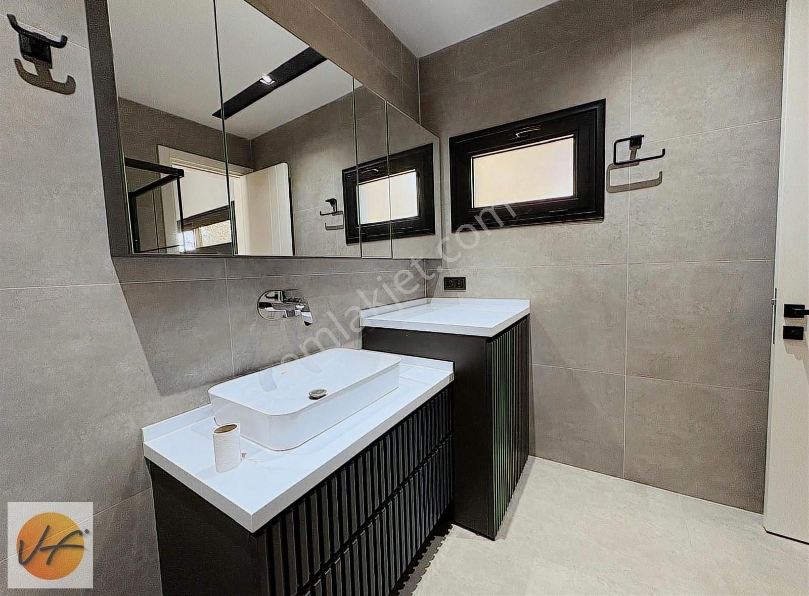 Urla Atatürk Mahallesinde Satılık 4+1 Lüks Mimari Villa