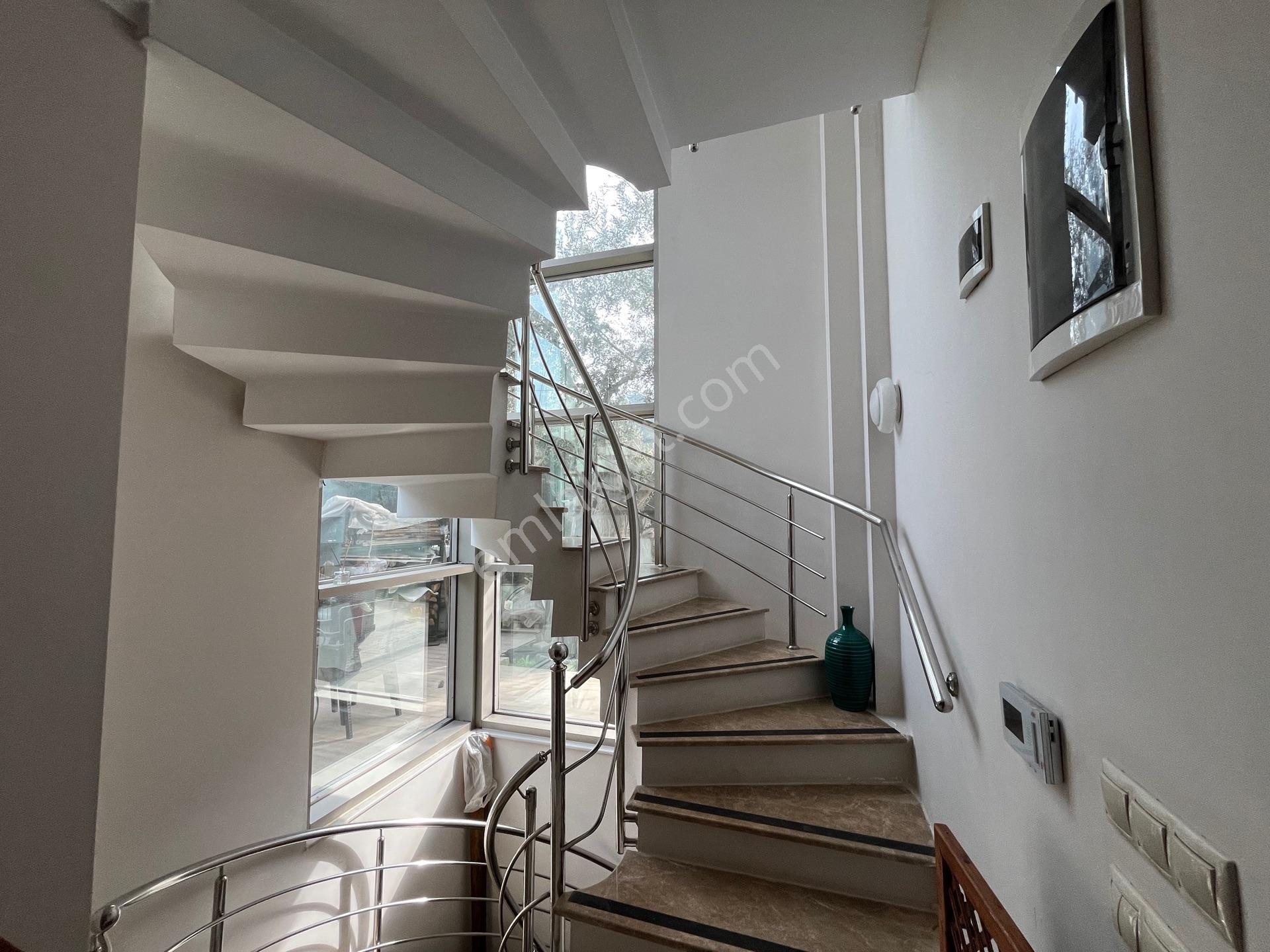 Güzelbahçe 5+2 Havuzlu Site İçerisinde Villa - Görsel 30