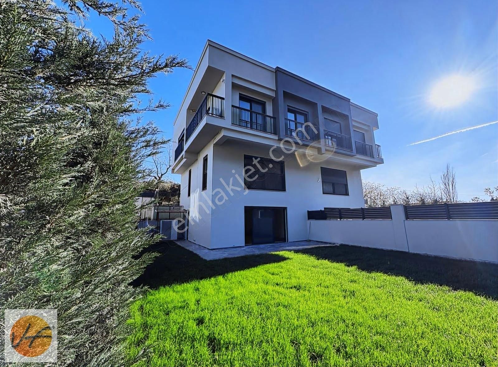 Bornova Çamiçi Mah Satılık 175 M2 Tripleks Lüks Villa