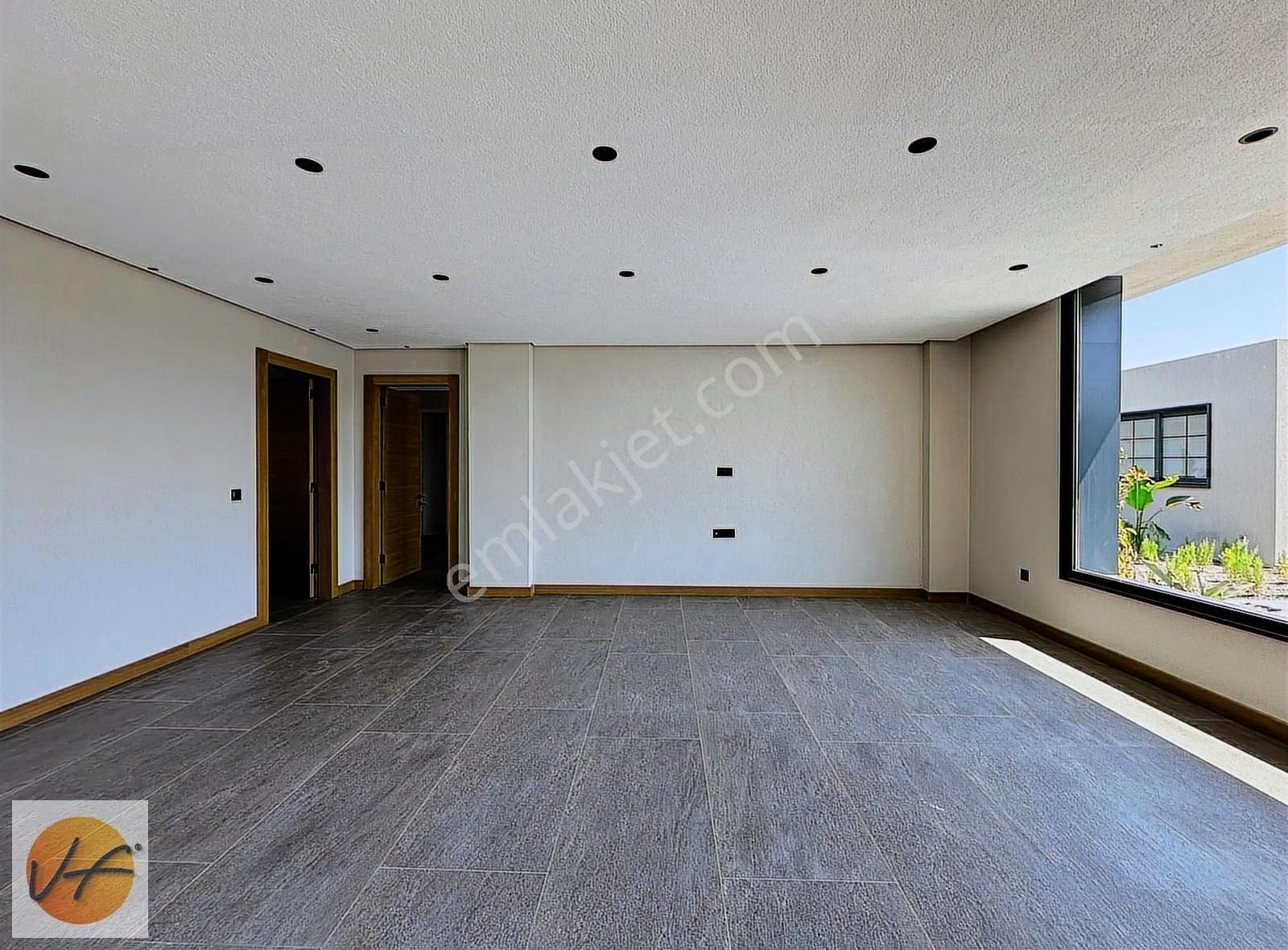 Urla İçmeler Ourland Sitesinde Yatay Mimari Satılık Lüx Villa - Görsel 16