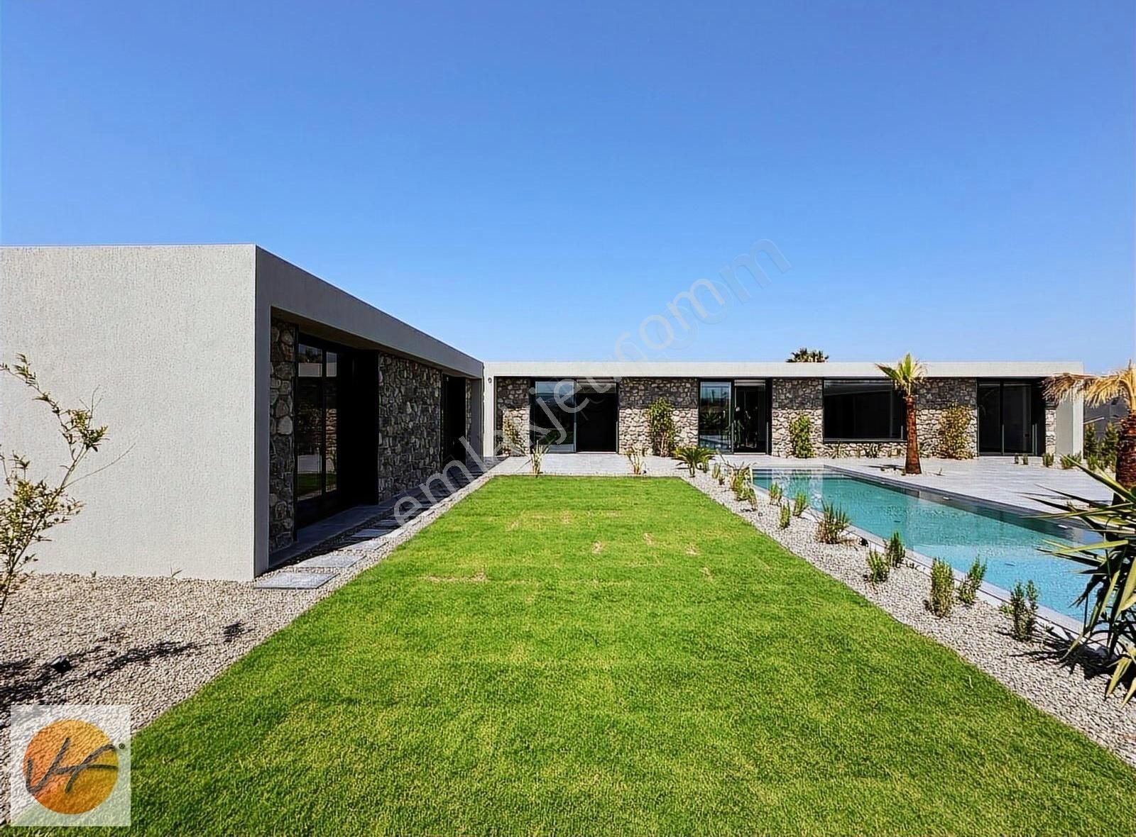 Urla İçmeler Ourland Sitesinde Yatay Mimari Satılık Lüx Villa - Görsel 31