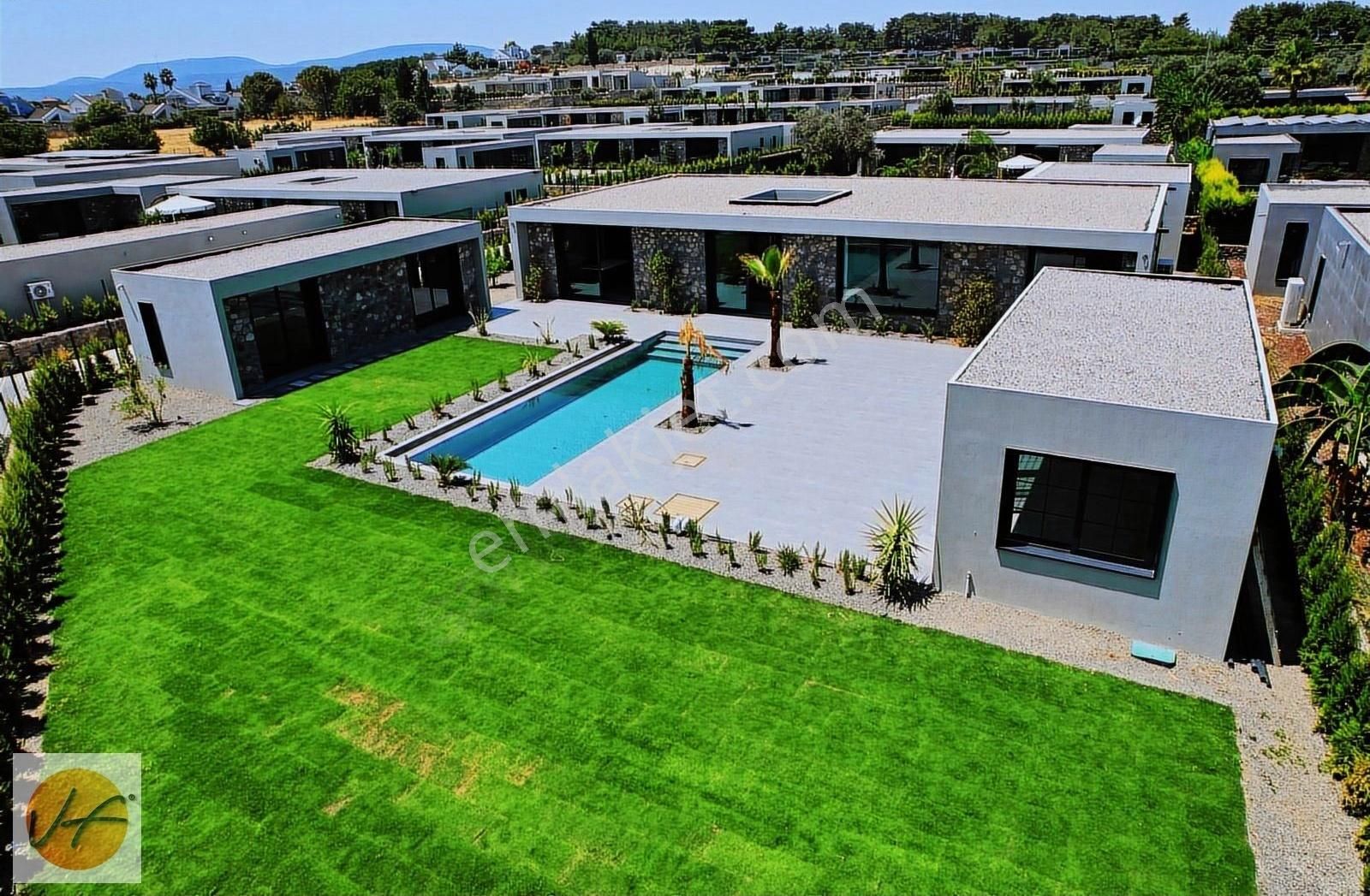 Urla İçmeler Ourland Sitesinde Yatay Mimari Satılık Lüx Villa - Görsel 4