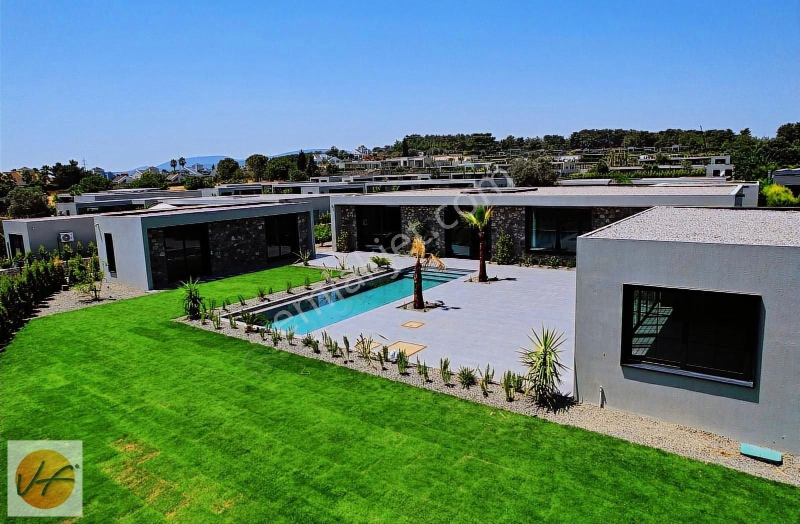 Urla İçmeler Ourland Sitesinde Yatay Mimari Satılık Lüx Villa - Görsel 26