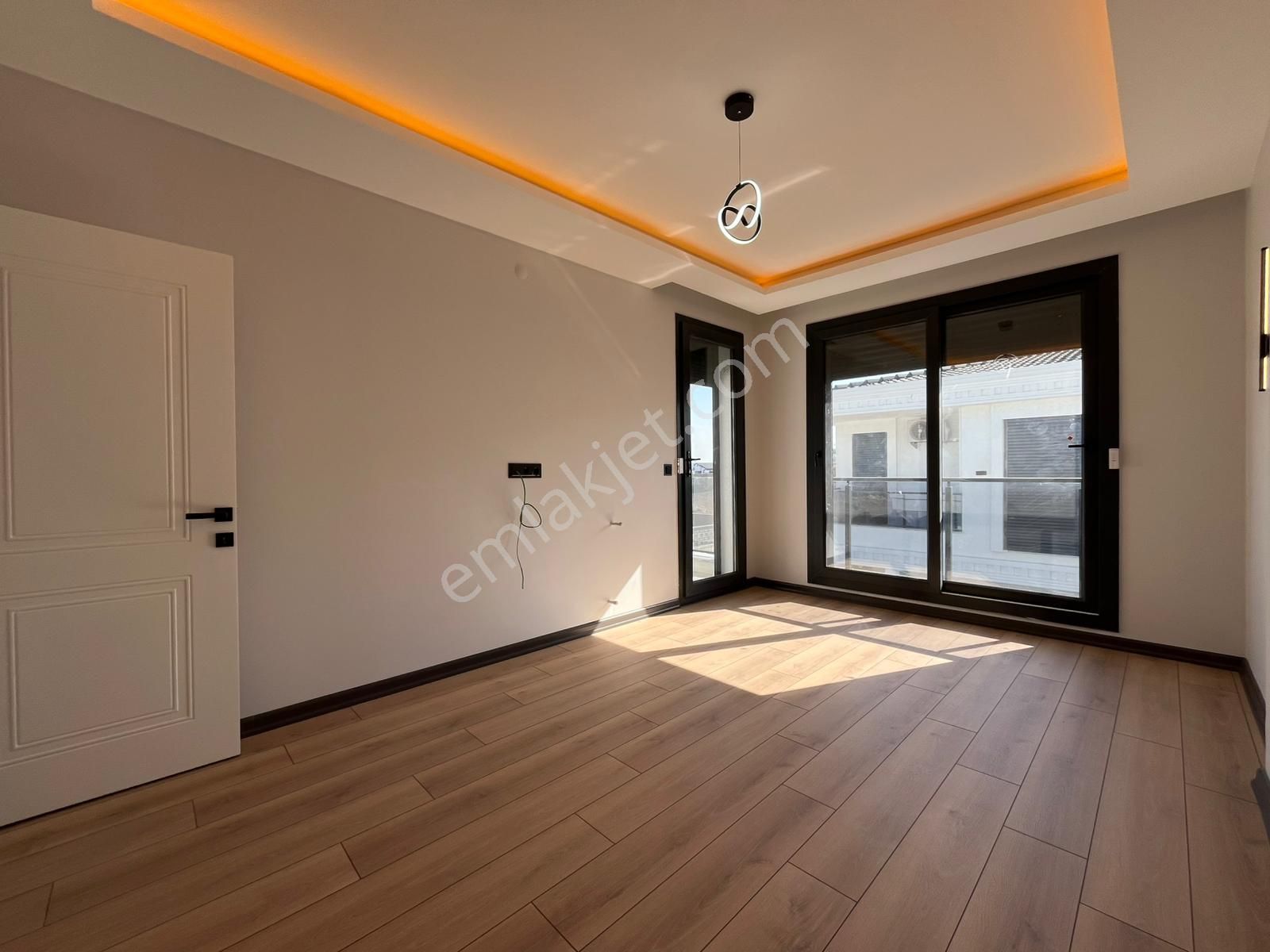 Didim Merkezde Ön Cephe, Otoparklı 3+1 Villa - Görsel 15