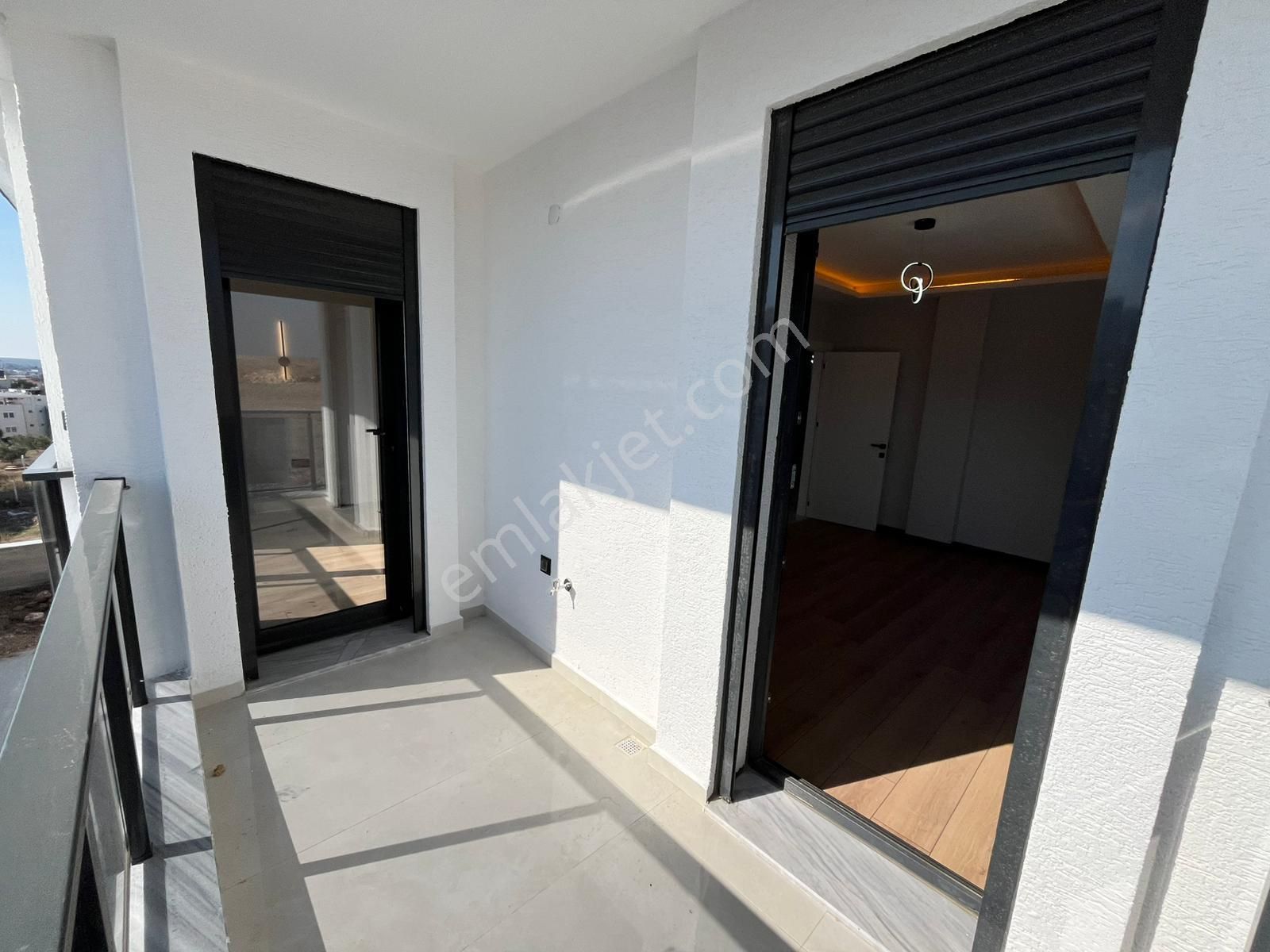 Didim Merkezde Ön Cephe, Otoparklı 3+1 Villa - Görsel 23