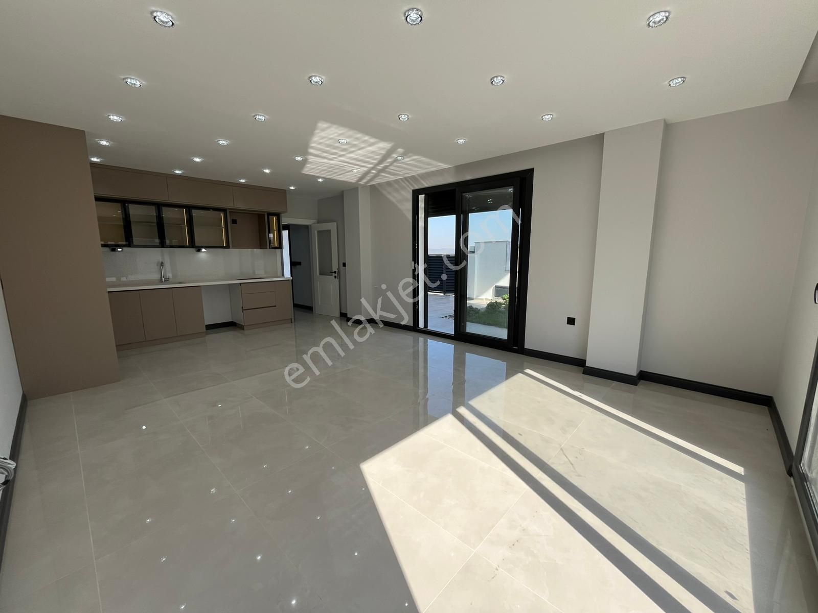 Didim Merkezde Ön Cephe, Otoparklı 3+1 Villa - Görsel 7