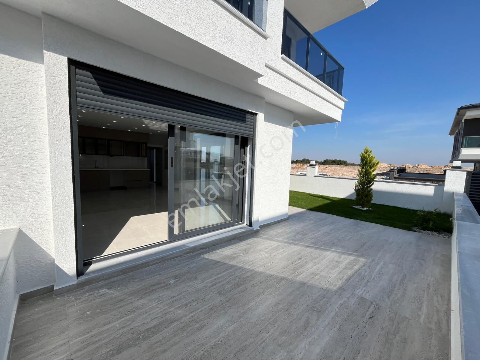 Didim Merkezde Ön Cephe, Otoparklı 3+1 Villa - Görsel 3