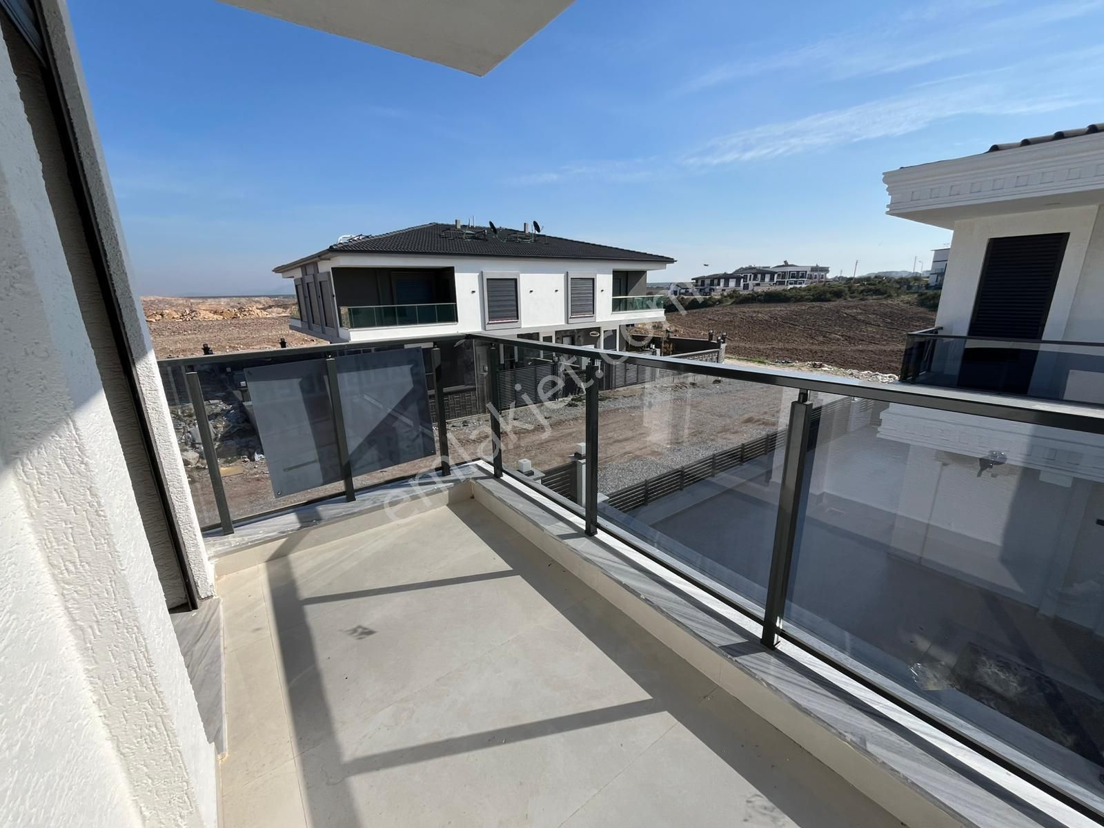 Didim Merkezde Ön Cephe, Otoparklı 3+1 Villa - Görsel 16