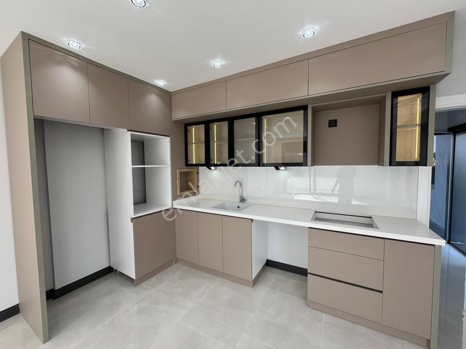 Didim Merkezde Ön Cephe, Otoparklı 3+1 Villa - Görsel 8