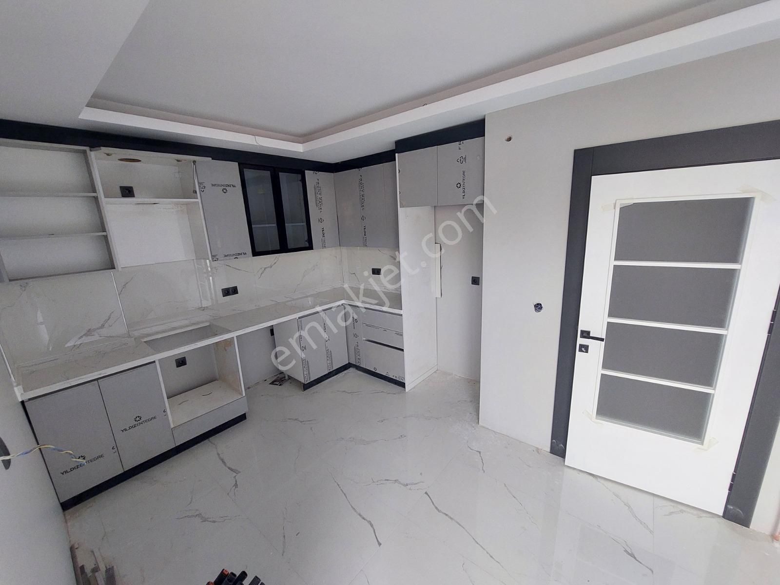 Yakacık'ta Sıfır Bina Net 90 M2 Harika Konumda Satılık 3+1 Daire