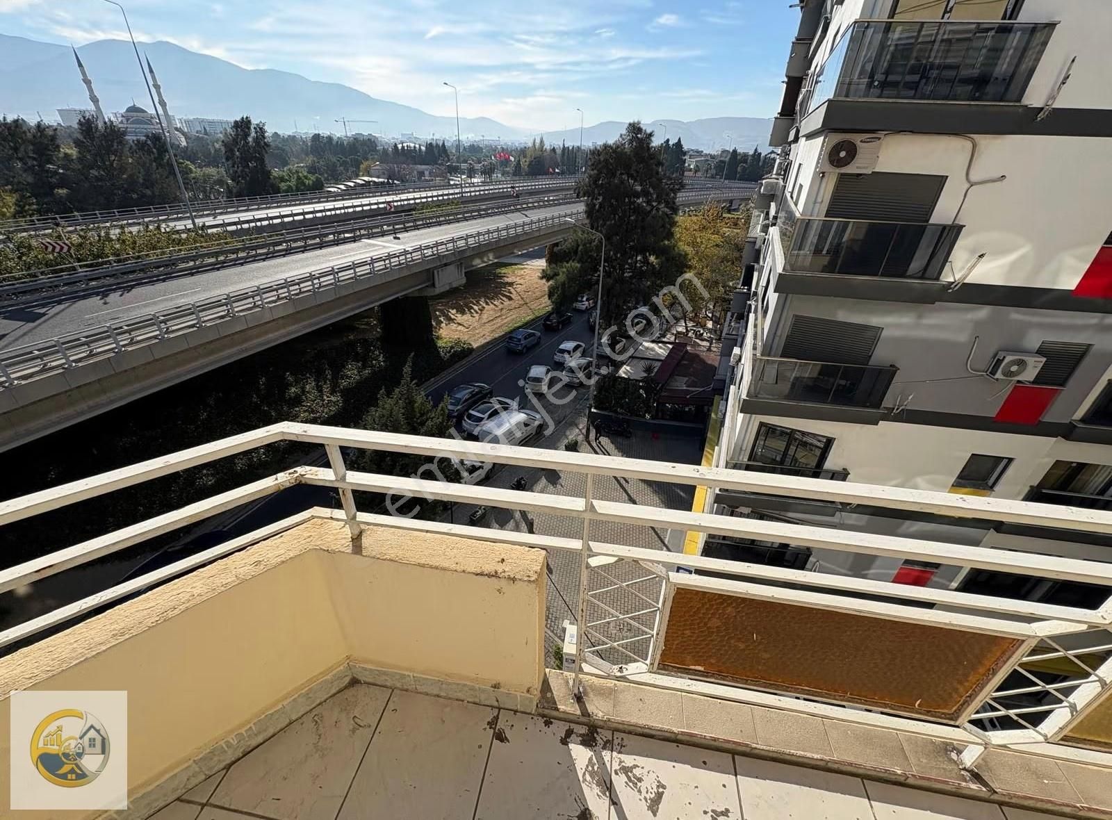 İzmir Bornova Merkez Osman Kibar Meydanında Kiralık Daire - Görsel 3