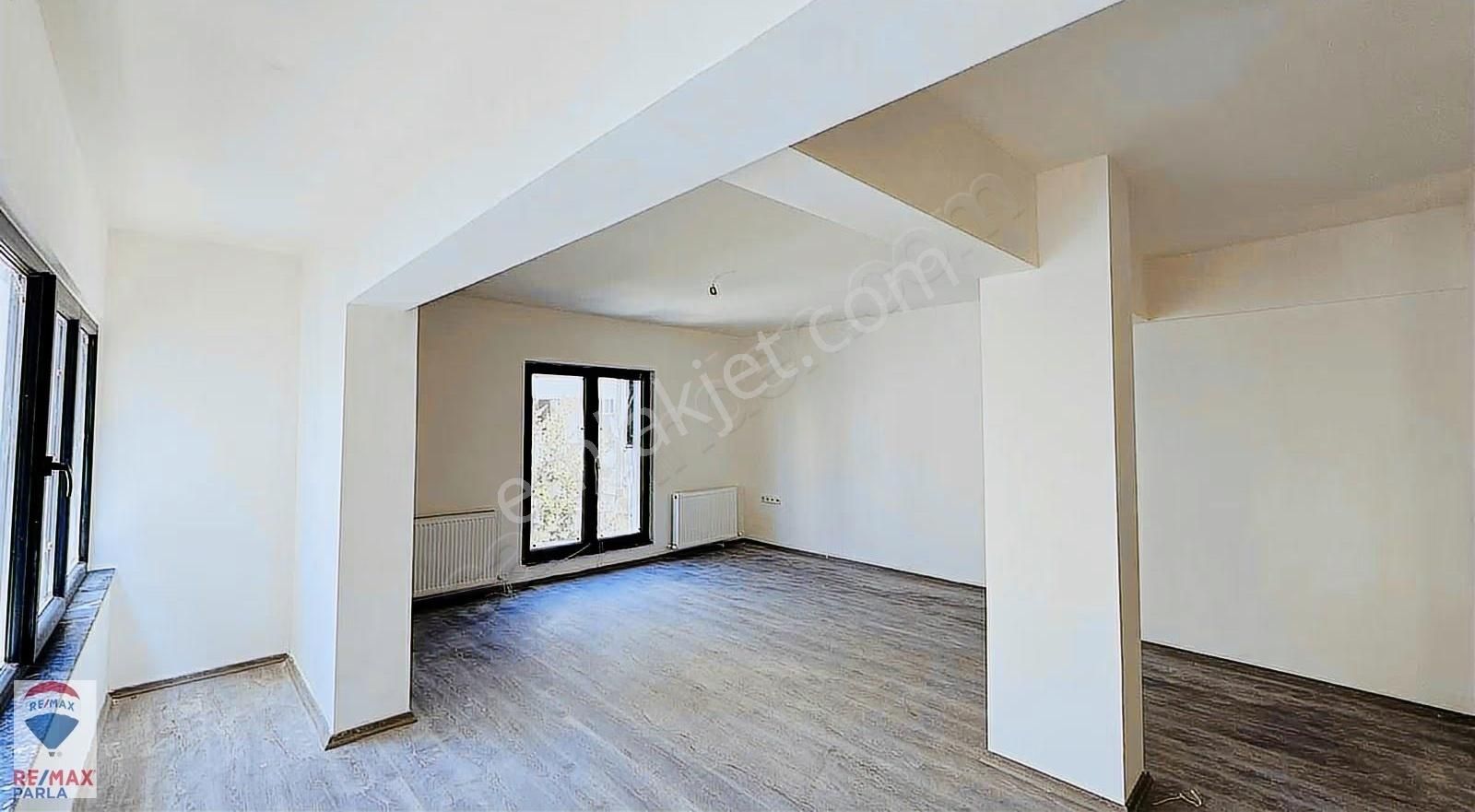 Can / Remax 56'lar Samsun Merkezde Kiralık 105m² Ofis Ve Katları - Görsel 2
