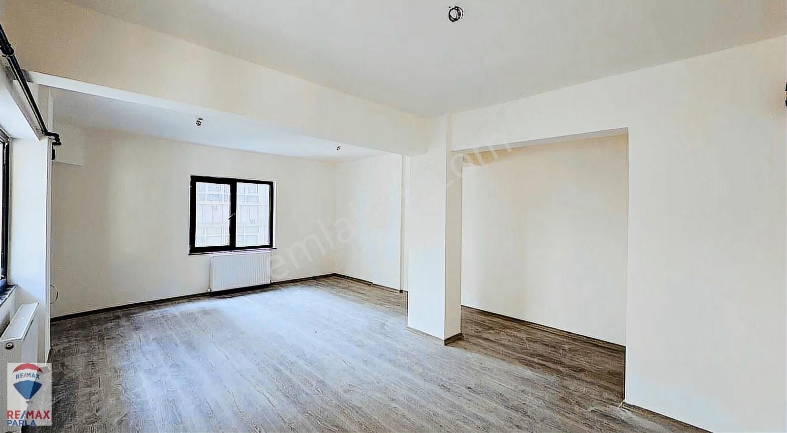 Can / Remax 56'lar Samsun Merkezde Kiralık 105m² Ofis Ve Katları - Görsel 8