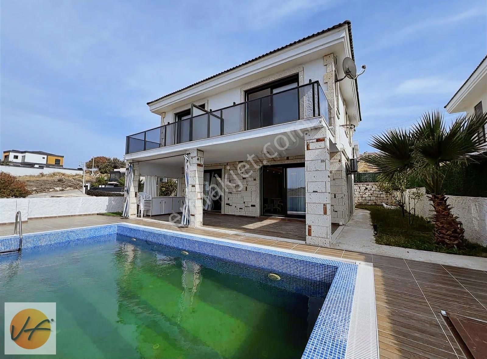 Çeşme Ovacık'ta İki Adet 3+1 Eşyalı Havuzlu Satılık İkiz Villa - Görsel 33