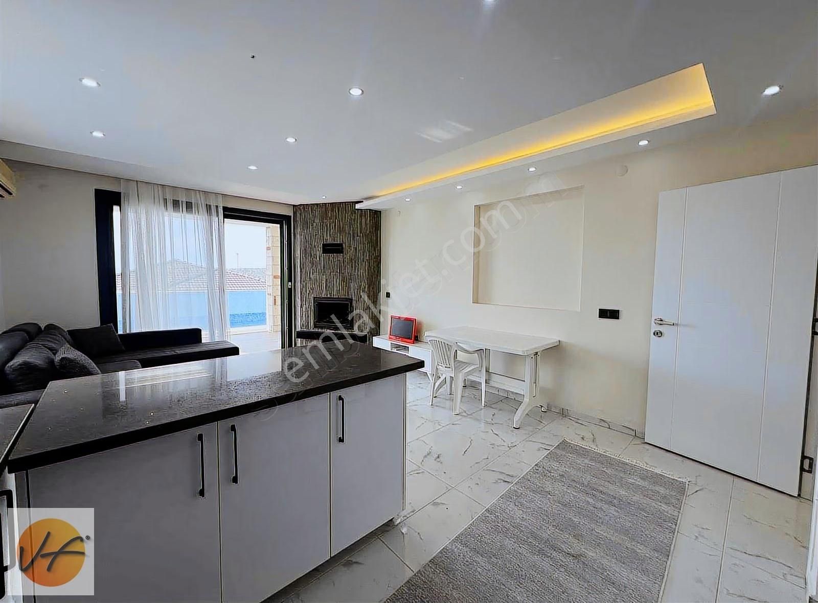 Çeşme Ovacık'ta İki Adet 3+1 Eşyalı Havuzlu Satılık İkiz Villa - Görsel 22