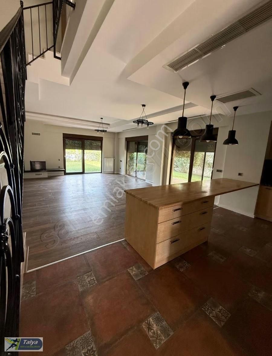 Legends'a Yakın Site İçi Eşyasız Doğal Gazlı Ortak Havuzlu 4+1,