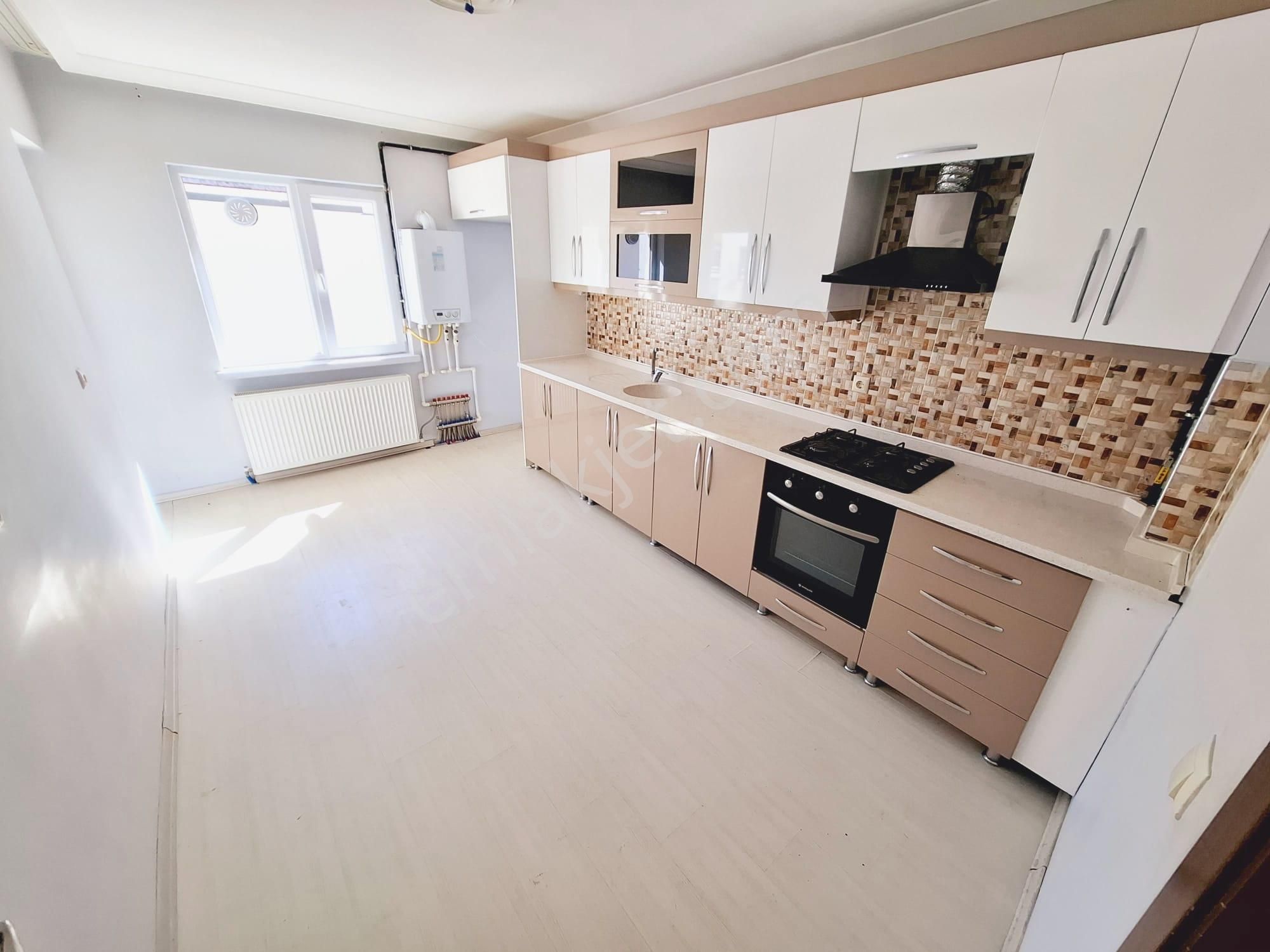 Sincan Yenikentte Satılık 3+1 Okul Çarşı Ulaşıma Yakın Merkezde - Görsel 2