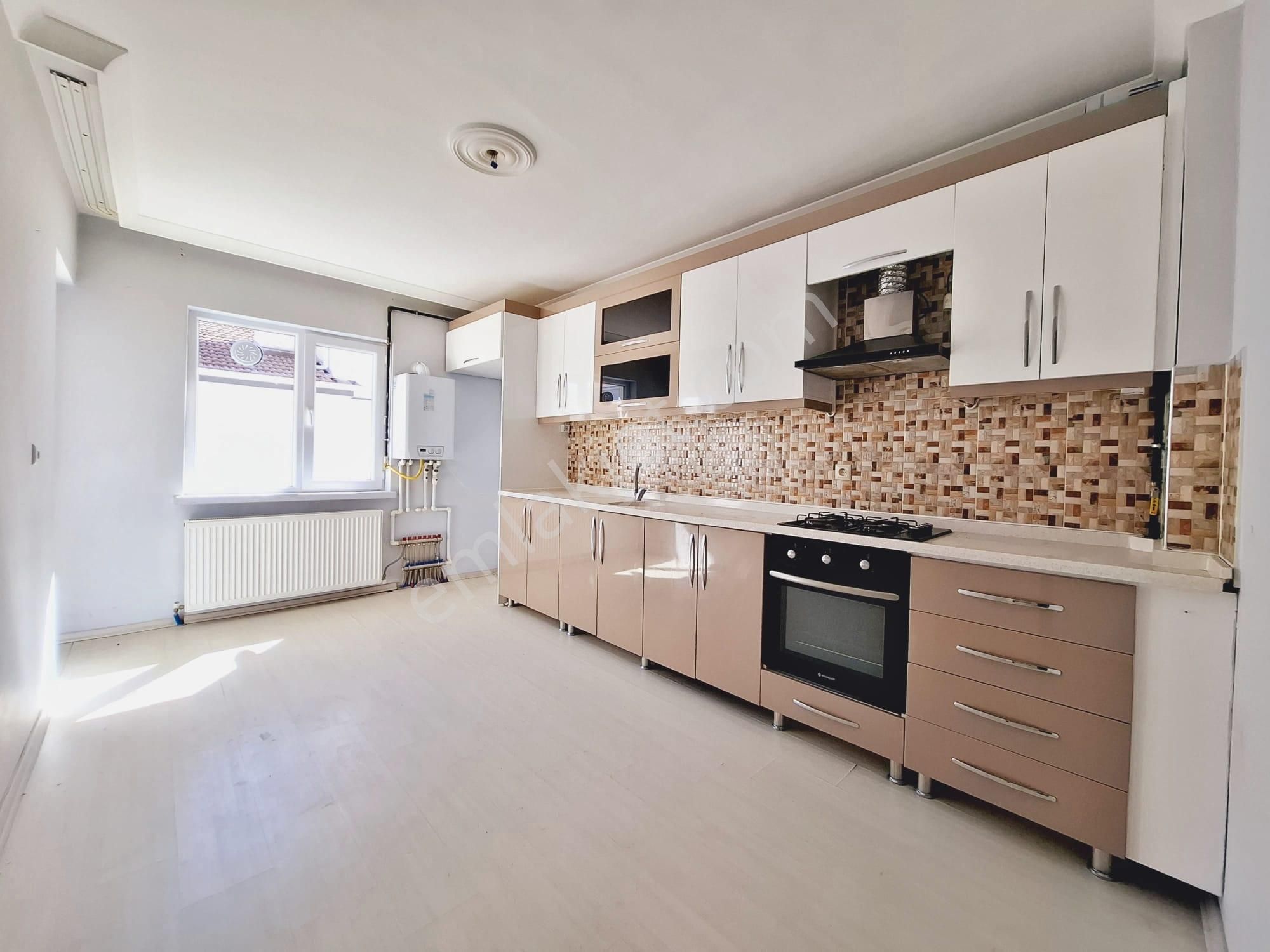 Sincan Yenikentte Satılık 3+1 Okul Çarşı Ulaşıma Yakın Merkezde - Görsel 3