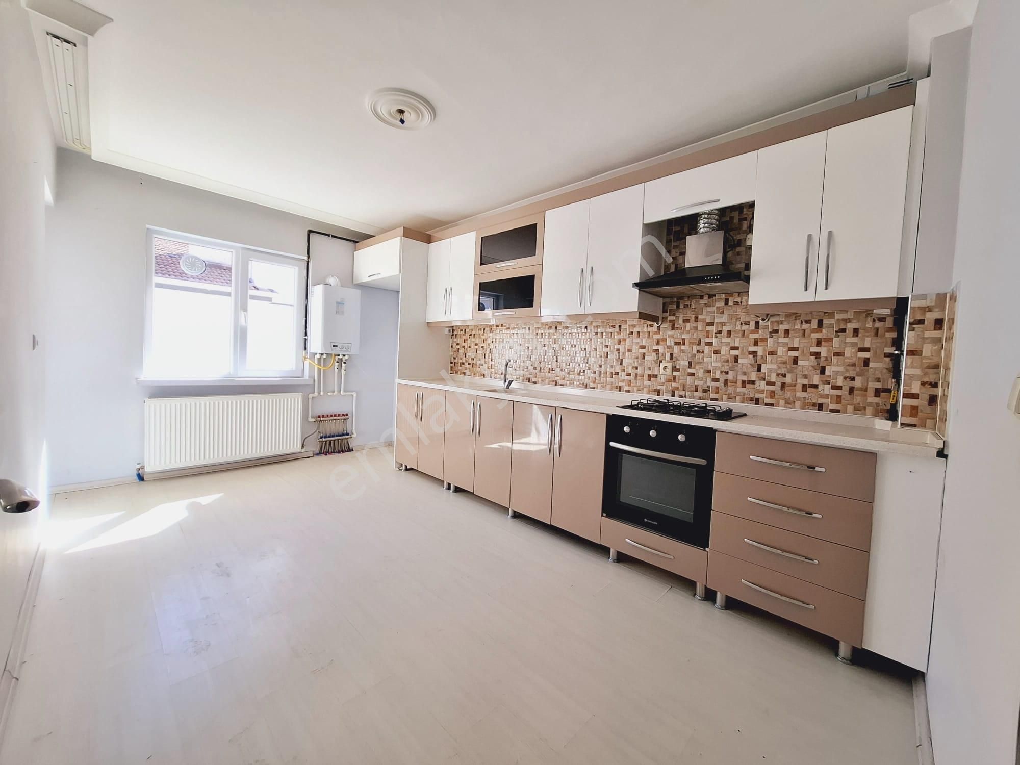 Sincan Yenikentte Satılık 3+1 Okul Çarşı Ulaşıma Yakın Merkezde - Görsel 4