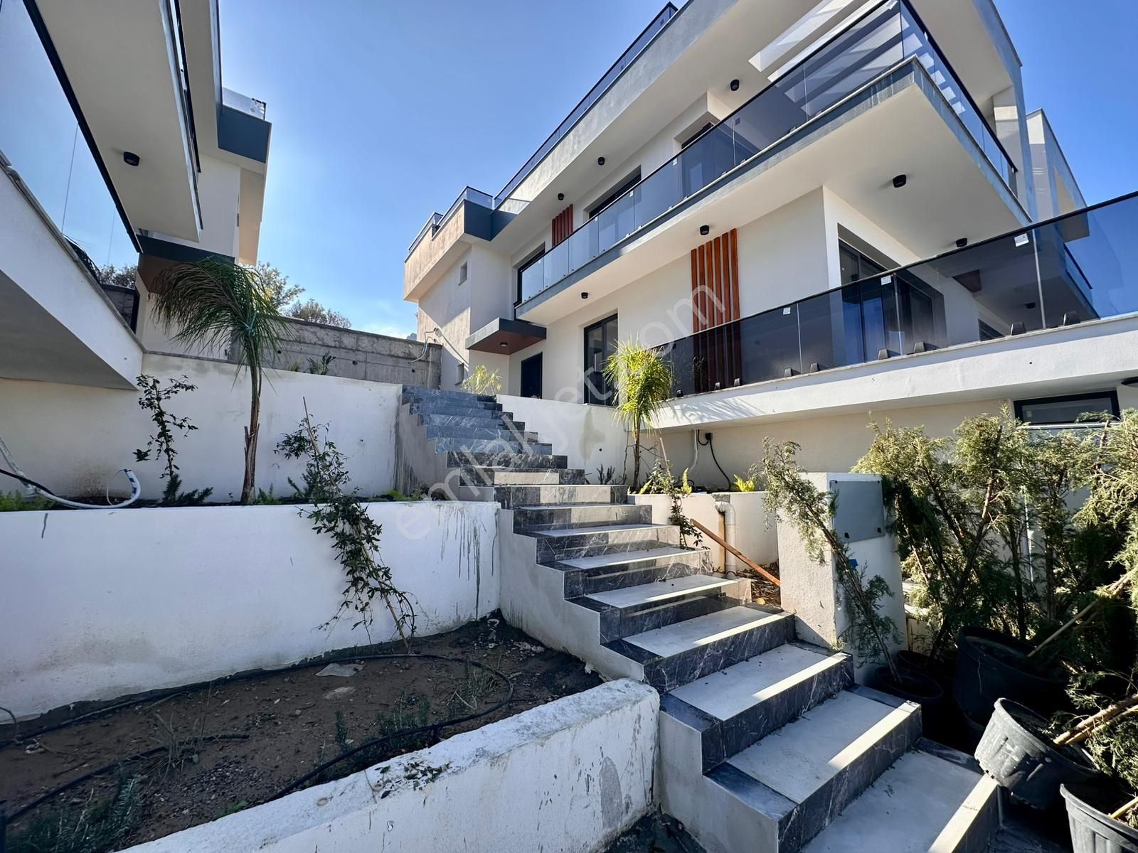 Girne Merkez'de Dağ Ve Deniz Manzaralı, Yüzme Havuzlu Satılık 3+1 Lüks Villa !! - Görsel 21