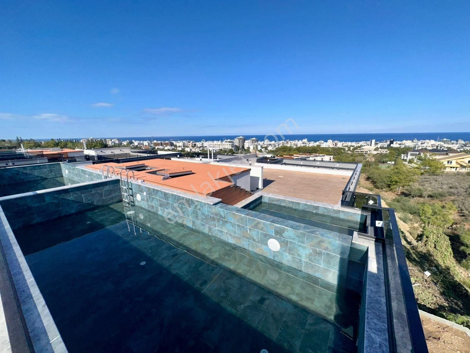 Girne Merkez'de Dağ Ve Deniz Manzaralı, Yüzme Havuzlu Satılık 3+1 Lüks Villa !! - Görsel 19