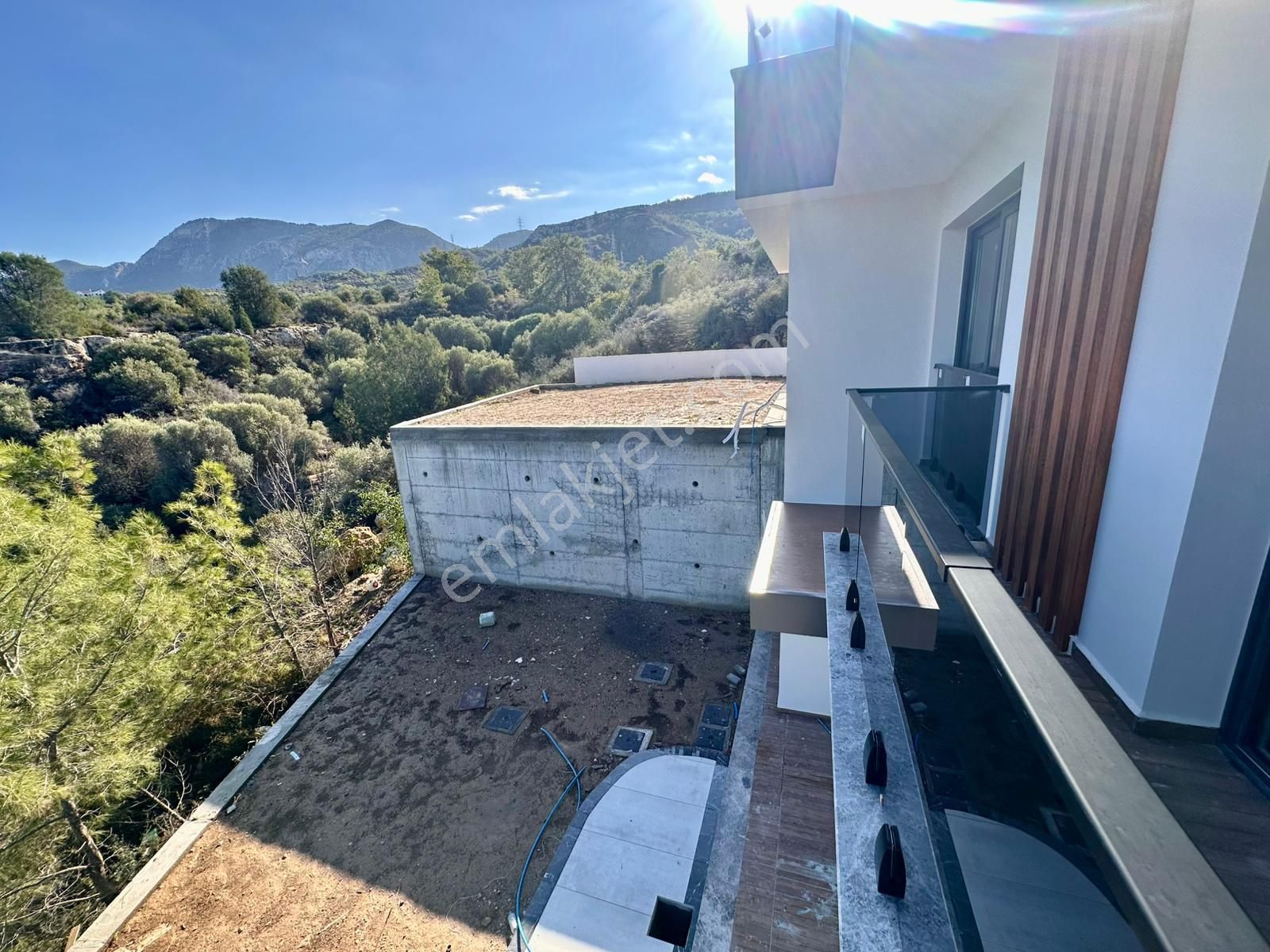 Girne Merkez'de Dağ Ve Deniz Manzaralı, Yüzme Havuzlu Satılık 3+1 Lüks Villa !! - Görsel 15