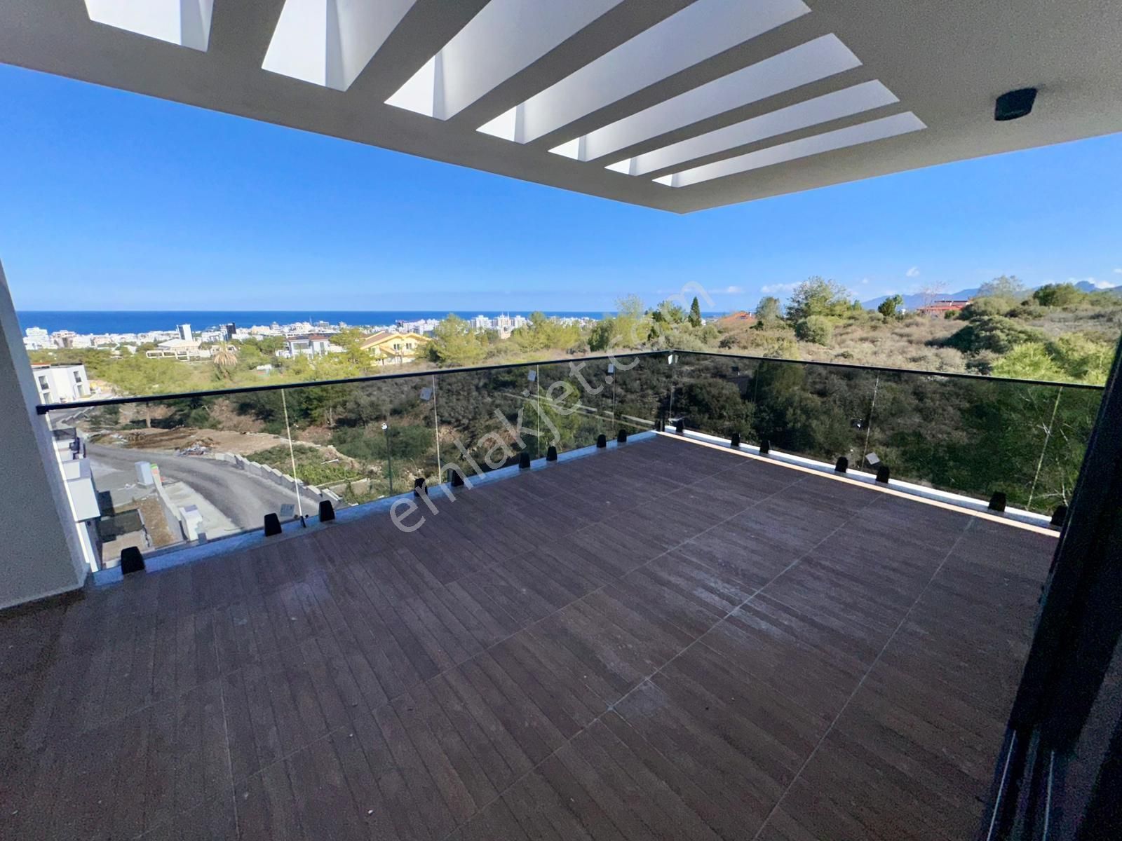 Girne Merkez'de Dağ Ve Deniz Manzaralı, Yüzme Havuzlu Satılık 3+1 Lüks Villa !! - Görsel 16