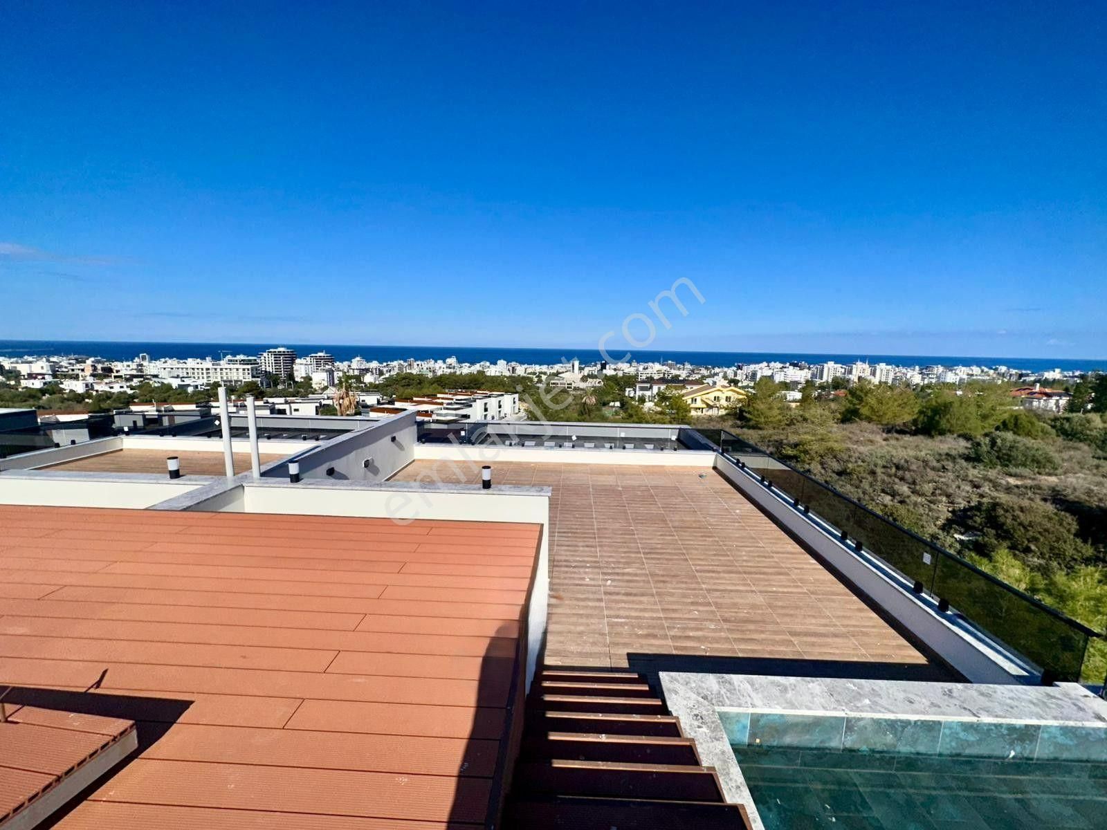 Girne Merkez'de Dağ Ve Deniz Manzaralı, Yüzme Havuzlu Satılık 3+1 Lüks Villa !! - Görsel 18