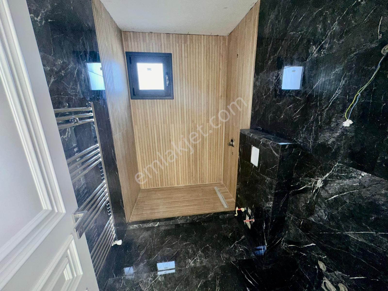Girne Merkez'de Dağ Ve Deniz Manzaralı, Yüzme Havuzlu Satılık 3+1 Lüks Villa !! - Görsel 12
