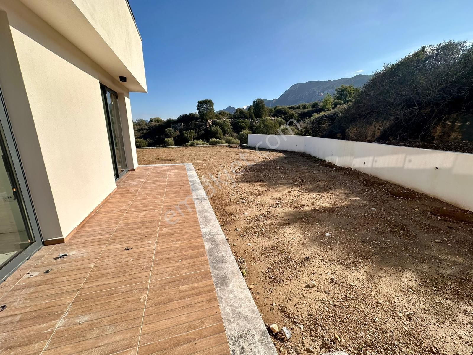 Girne Merkez'de Dağ Ve Deniz Manzaralı, Yüzme Havuzlu Satılık 3+1 Lüks Villa !! - Görsel 22