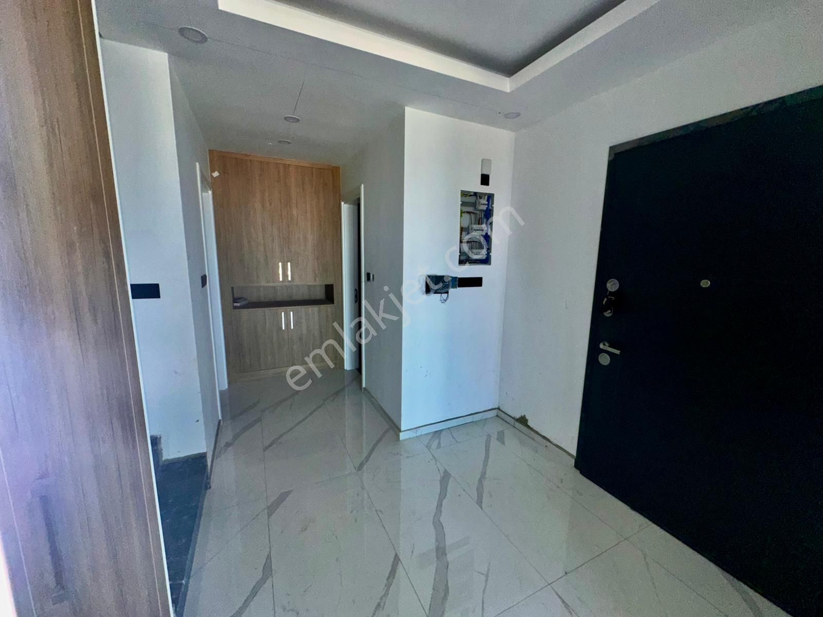 Girne Merkez'de Dağ Ve Deniz Manzaralı, Yüzme Havuzlu Satılık 3+1 Lüks Villa !! - Görsel 14