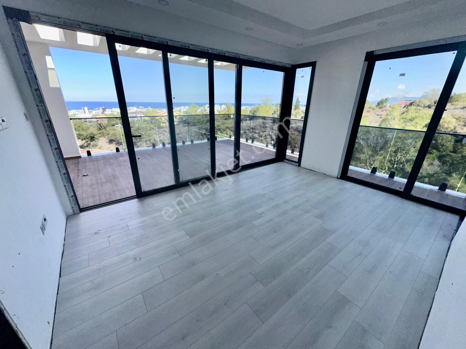 Girne Merkez'de Dağ Ve Deniz Manzaralı, Yüzme Havuzlu Satılık 3+1 Lüks Villa !! - Görsel 6