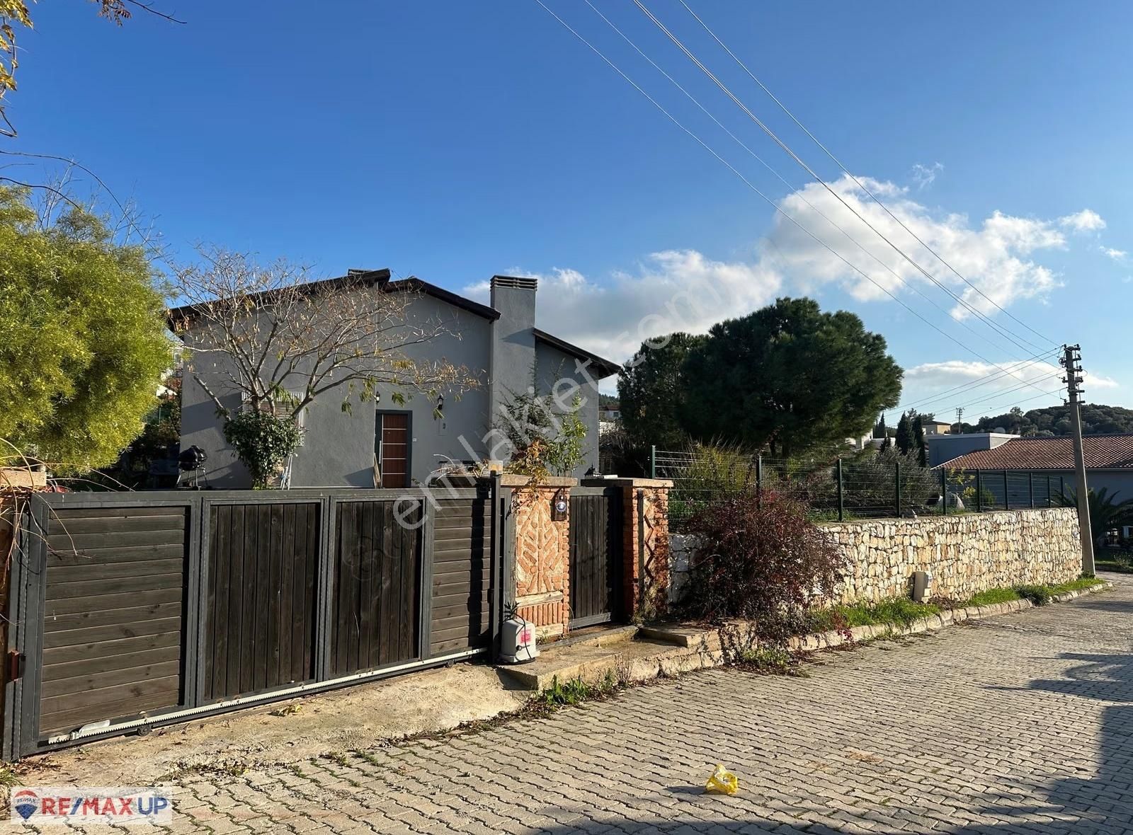 Urla Hekimköyde Havuzlu Site İçerisinde, Özel Bahçeli Villa - Görsel 2