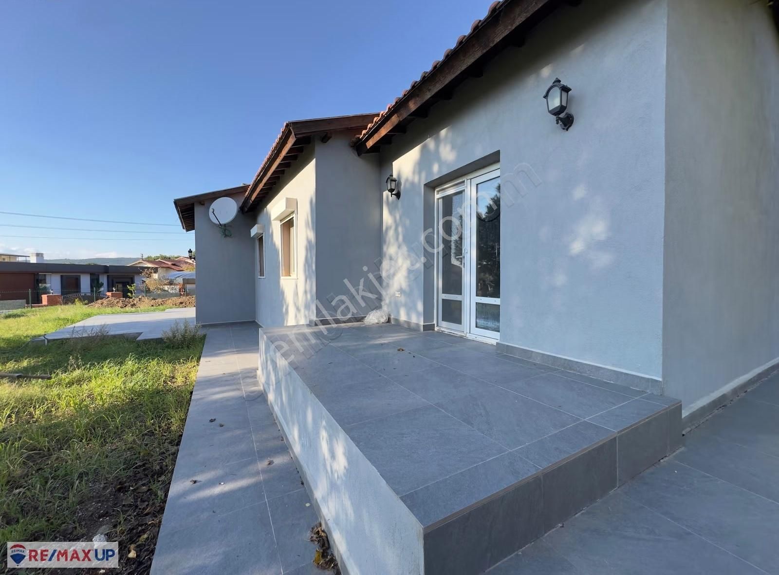 Urla Hekimköyde Havuzlu Site İçerisinde, Özel Bahçeli Villa - Görsel 11