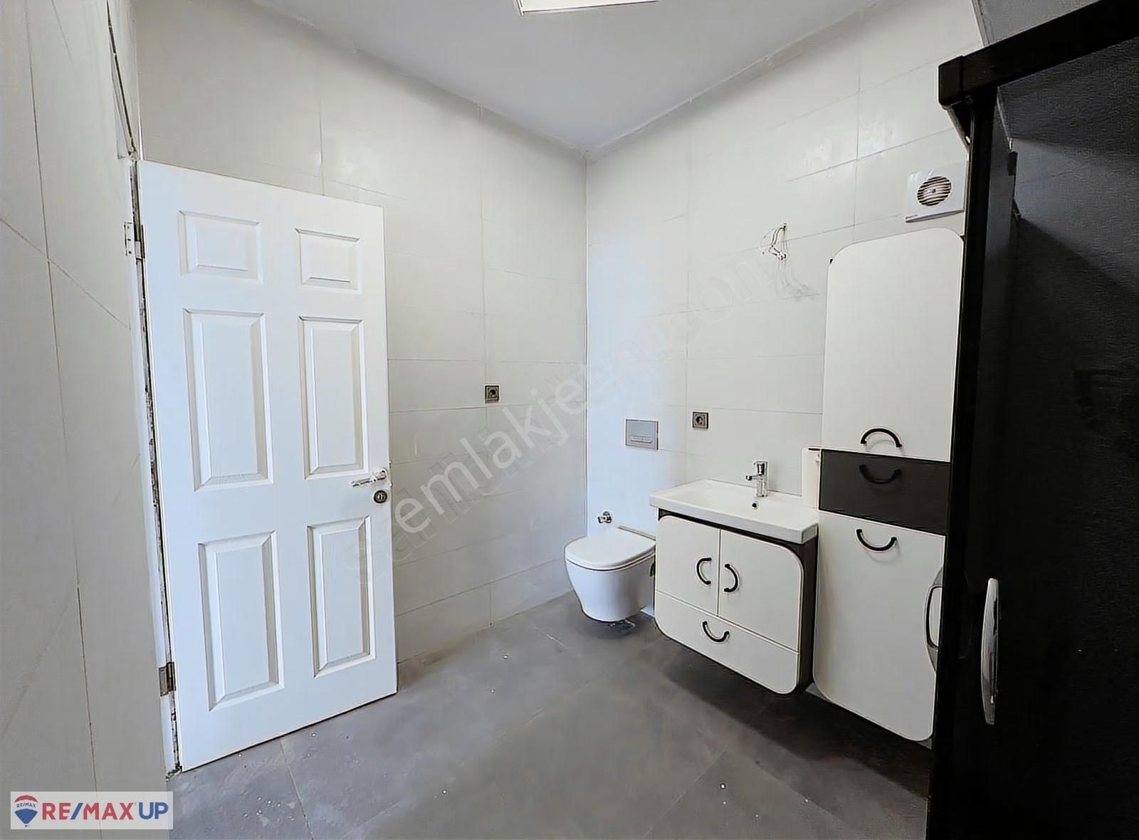 Urla Hekimköyde Havuzlu Site İçerisinde, Özel Bahçeli Villa - Görsel 27