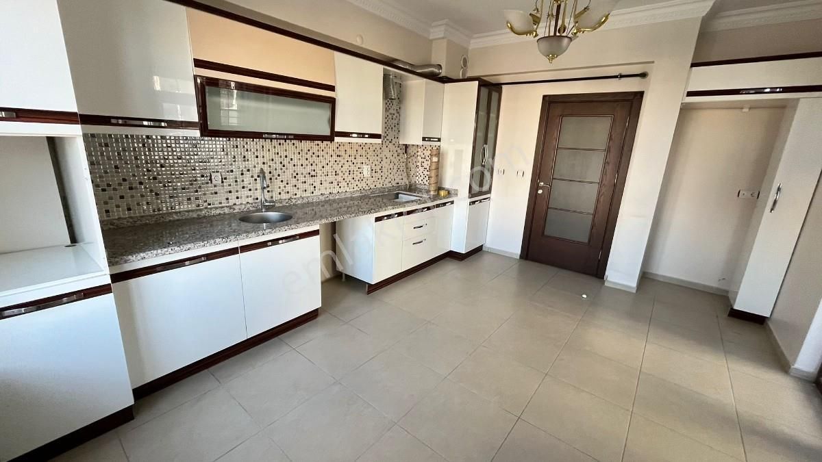 İbrahimağa Mah. 140m2 3+1 Geniş Kiralık Daire - Görsel 18