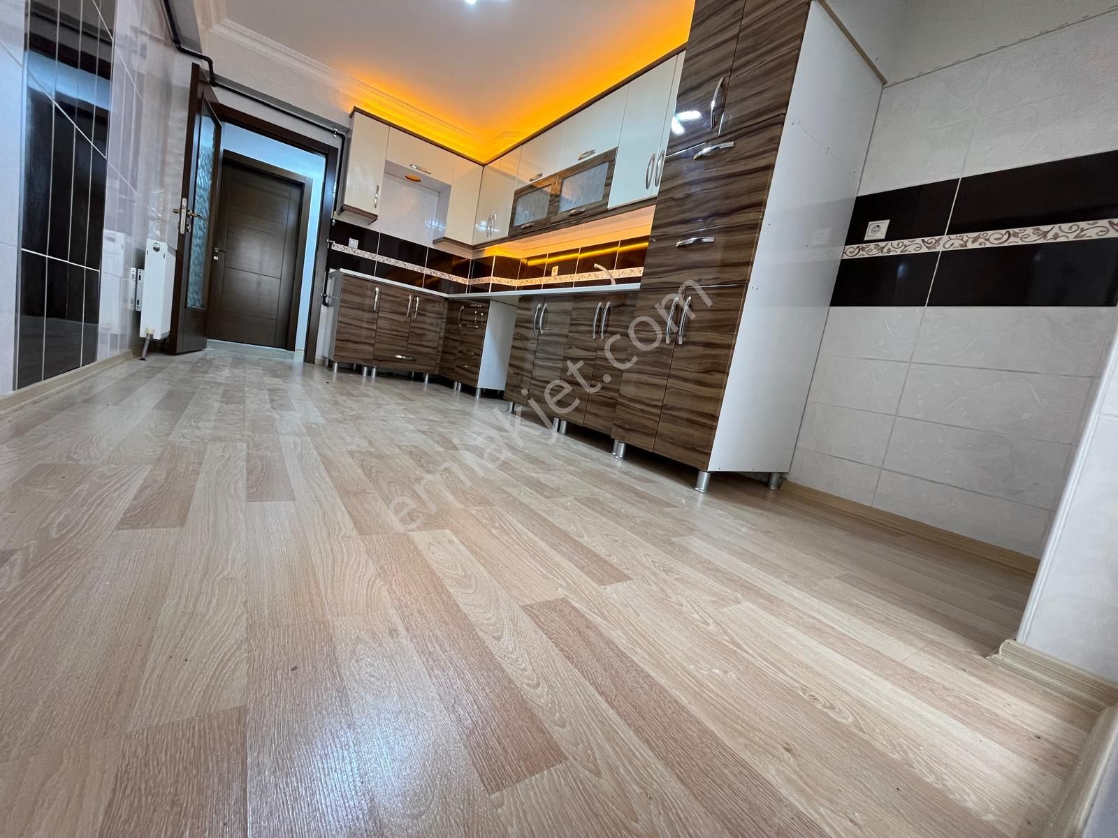 Karapürçek'te Stadyum Yanı Asansörlü 140 M2 1.katta Full Yapılı Satılık Daire !! - Görsel 8