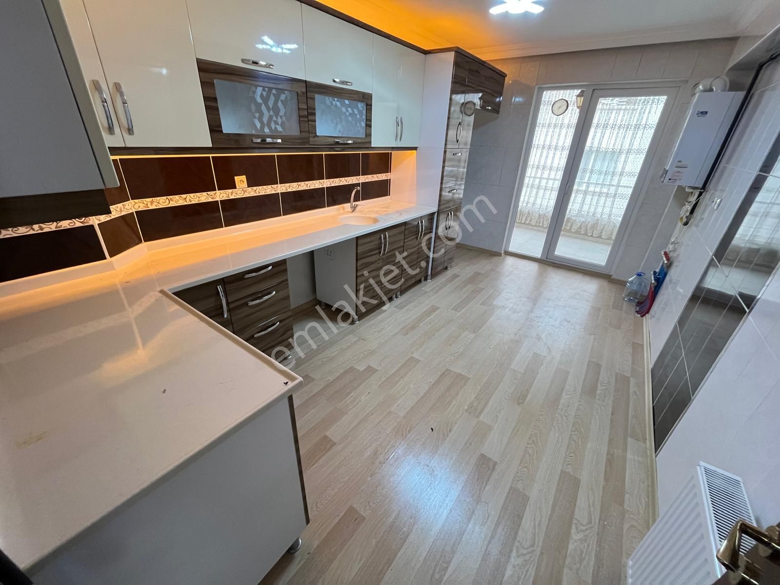 Karapürçek'te Stadyum Yanı Asansörlü 140 M2 1.katta Full Yapılı Satılık Daire !! - Görsel 7