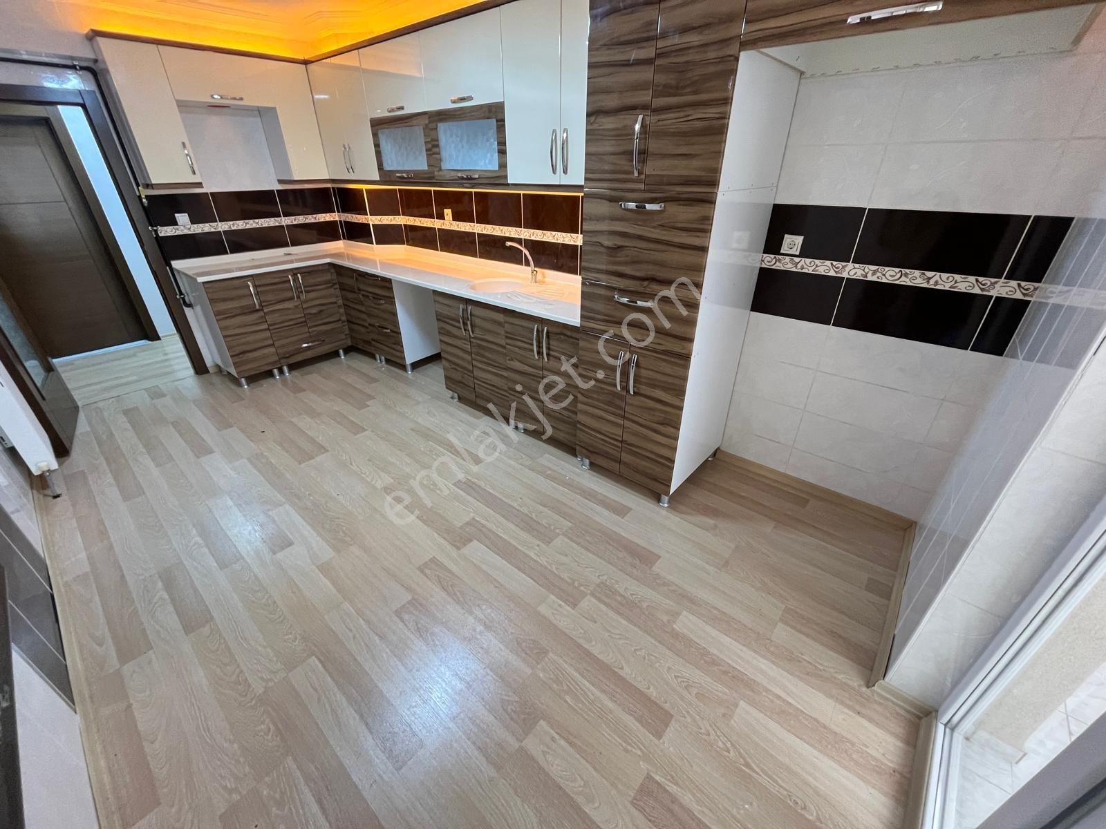 Karapürçek'te Stadyum Yanı Asansörlü 140 M2 1.katta Full Yapılı Satılık Daire !! - Görsel 2