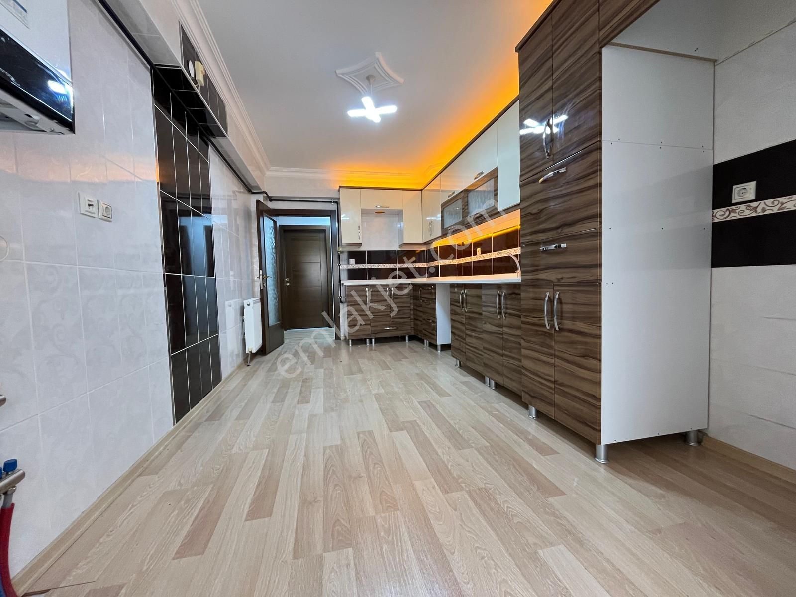 Karapürçek'te Stadyum Yanı Asansörlü 140 M2 1.katta Full Yapılı Satılık Daire !! - Görsel 5