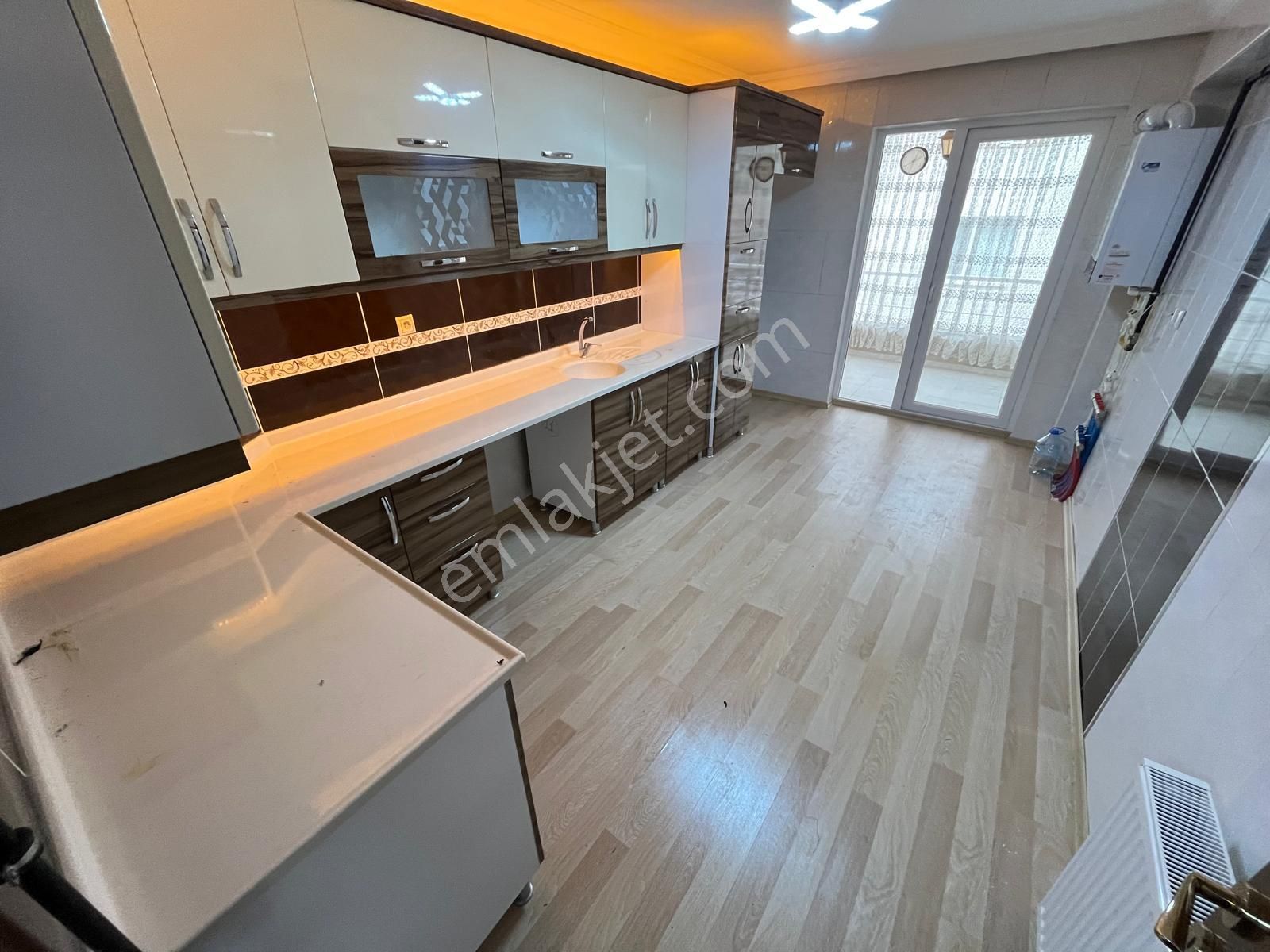 Karapürçek'te Stadyum Yanı Asansörlü 140 M2 1.katta Full Yapılı Satılık Daire !! - Görsel 6