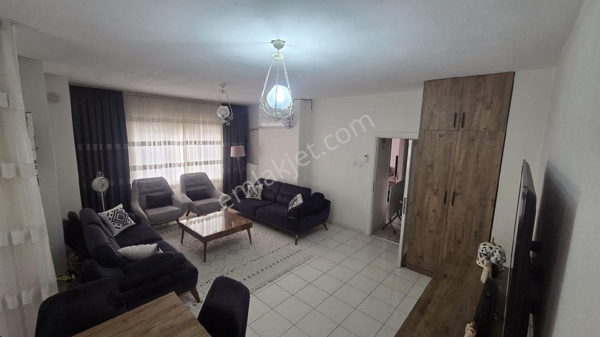 Üniversite Cad 3+1 200 M