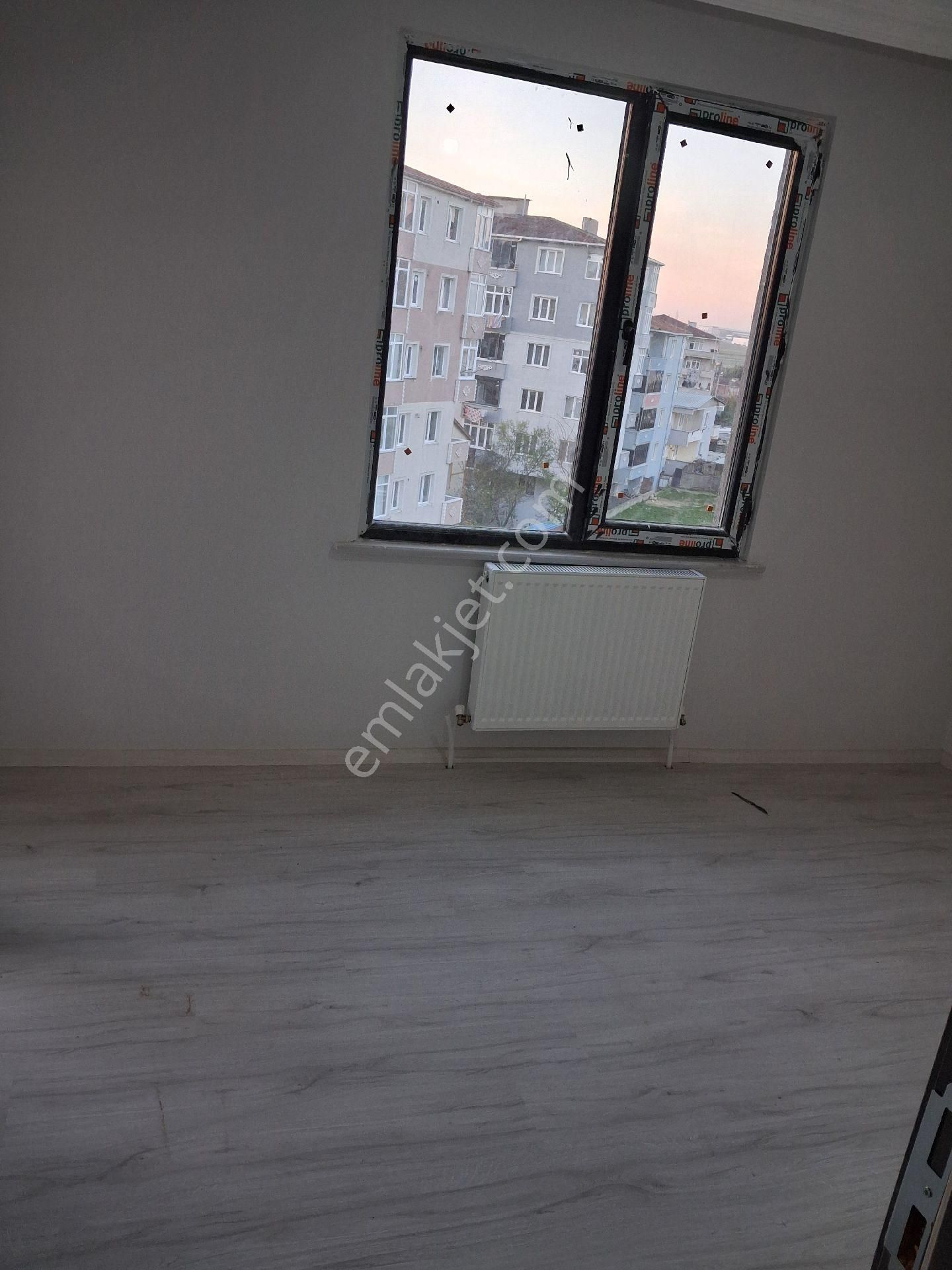 Tuşba Emlaktan Satılık Ara Kat Ön Cepe Sıfır 2+1 - Görsel 12