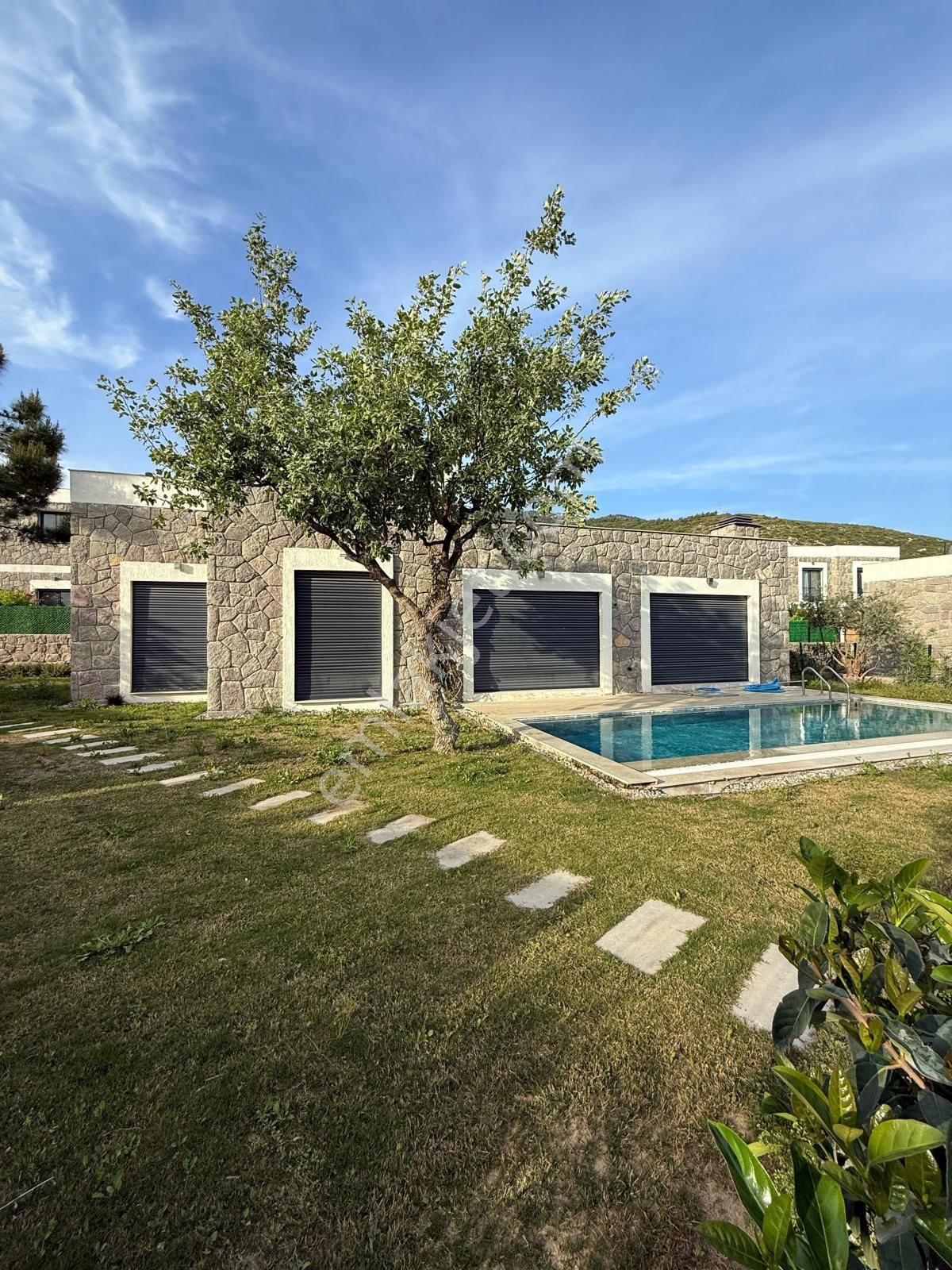 Ortakent Müskebi’de Satılık Havuzlu Tek Katlı 3+1 Villa