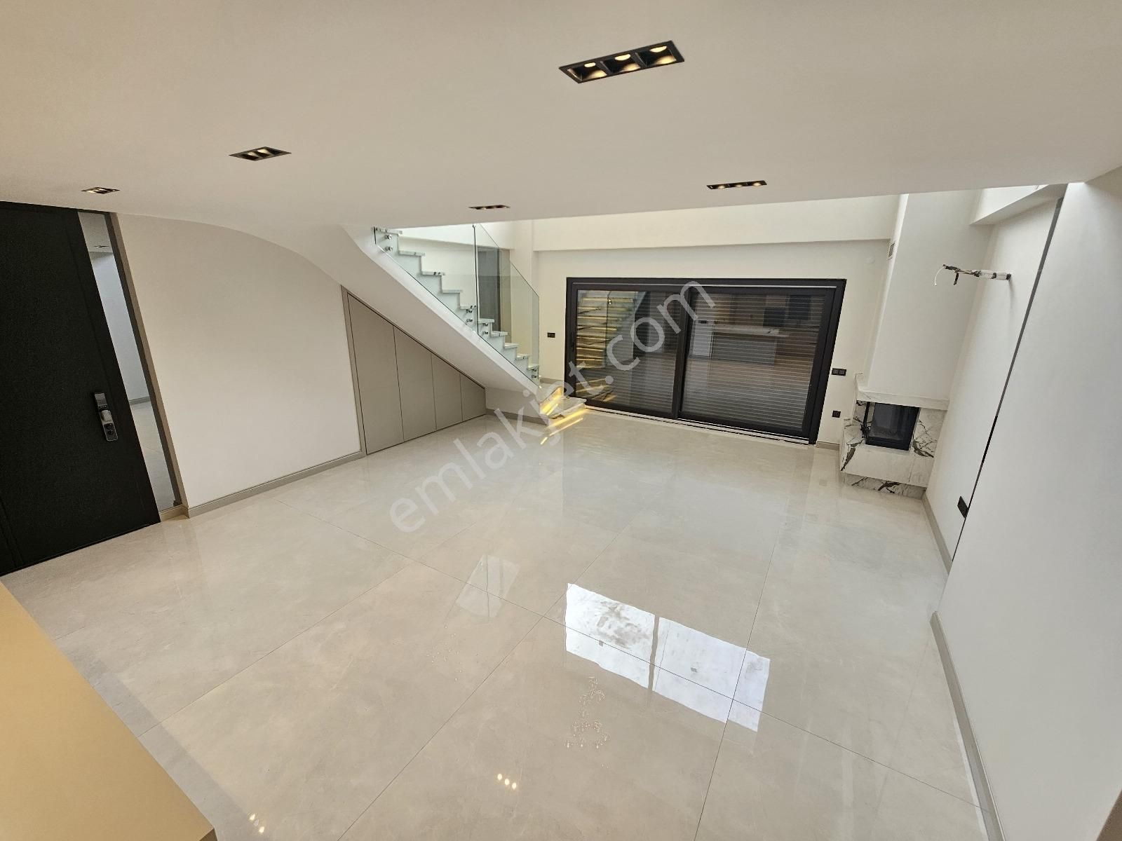 Eu Gayrimenkulden Tek Müstakil Havuzlu Geniş 3+1 Villa - Görsel 33