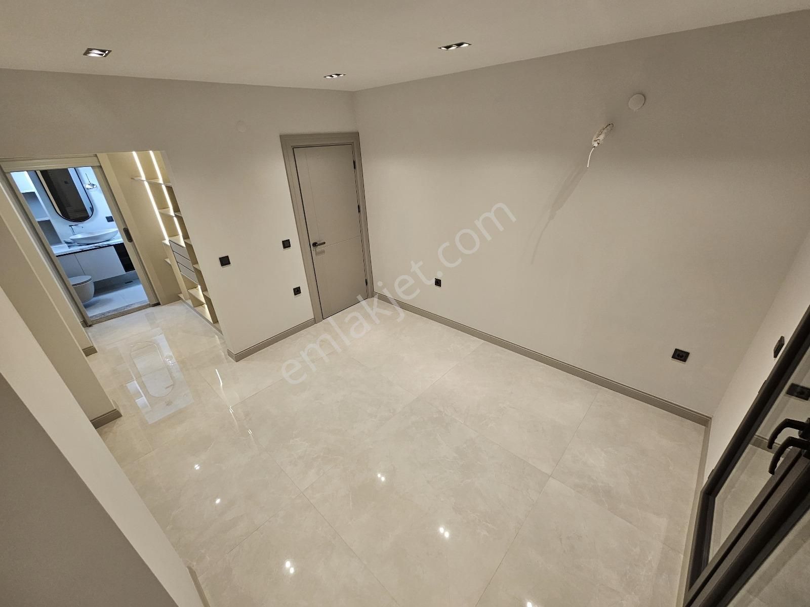 Eu Gayrimenkulden Tek Müstakil Havuzlu Geniş 3+1 Villa - Görsel 32