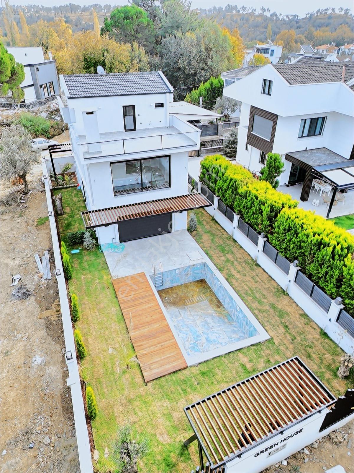 Eu Gayrimenkulden Tek Müstakil Havuzlu Geniş 3+1 Villa - Görsel 17