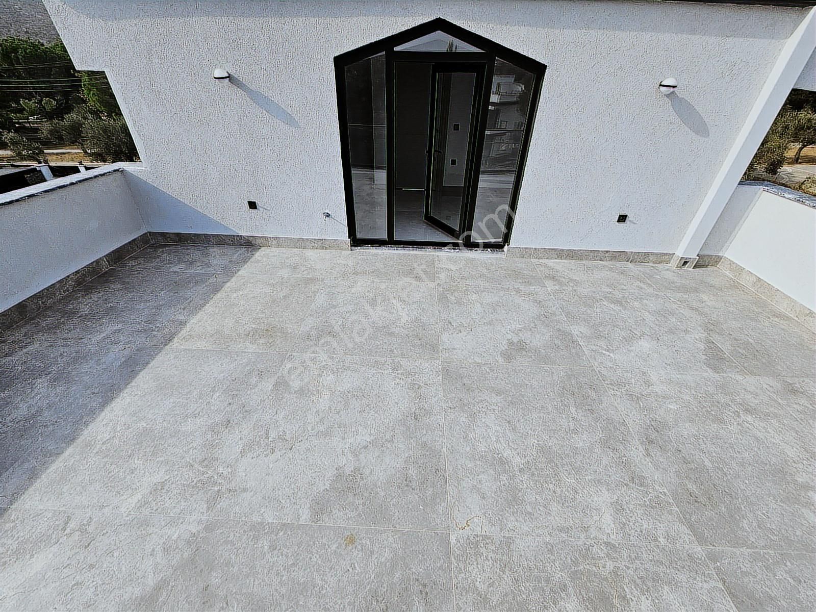 Eu Gayrimenkulden Tek Müstakil Havuzlu Geniş 3+1 Villa - Görsel 21