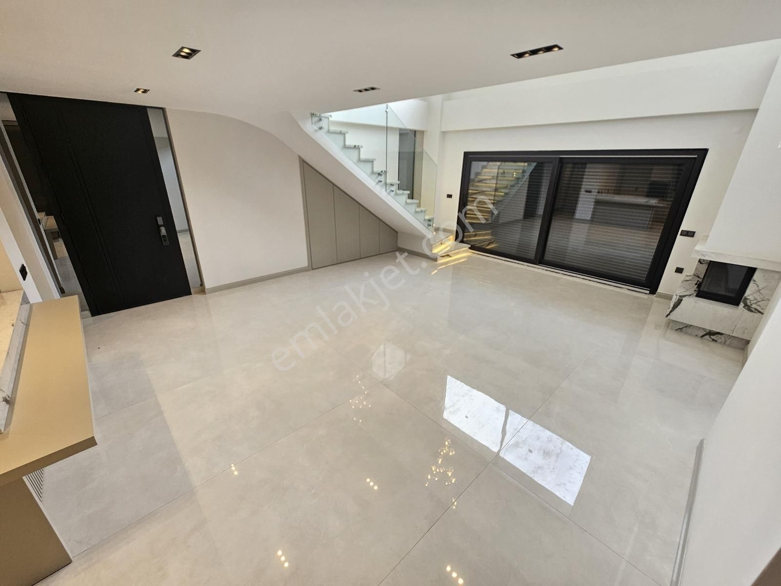 Eu Gayrimenkulden Tek Müstakil Havuzlu Geniş 3+1 Villa - Görsel 7