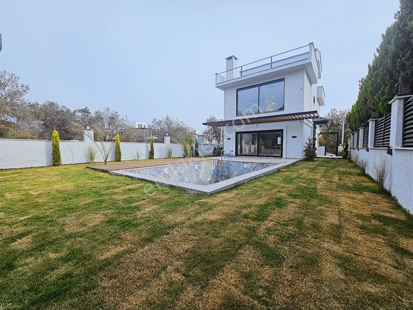 Eu Gayrimenkulden Tek Müstakil Havuzlu Geniş 3+1 Villa - Görsel 28